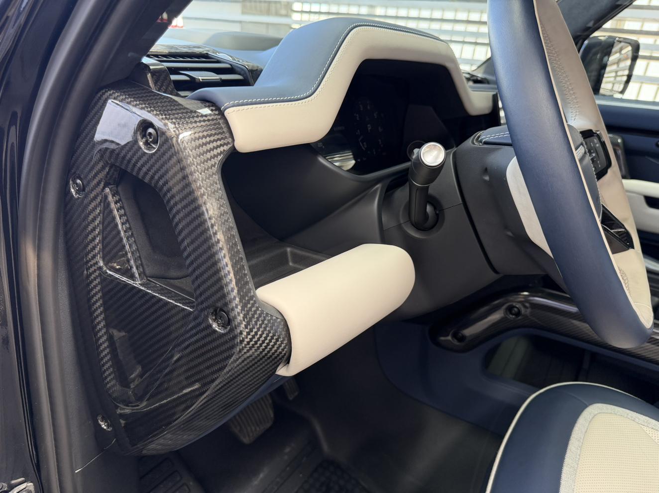 Land Rover Defender 2023, фото 16