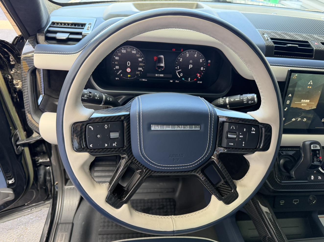 Land Rover Defender 2023, фото 17
