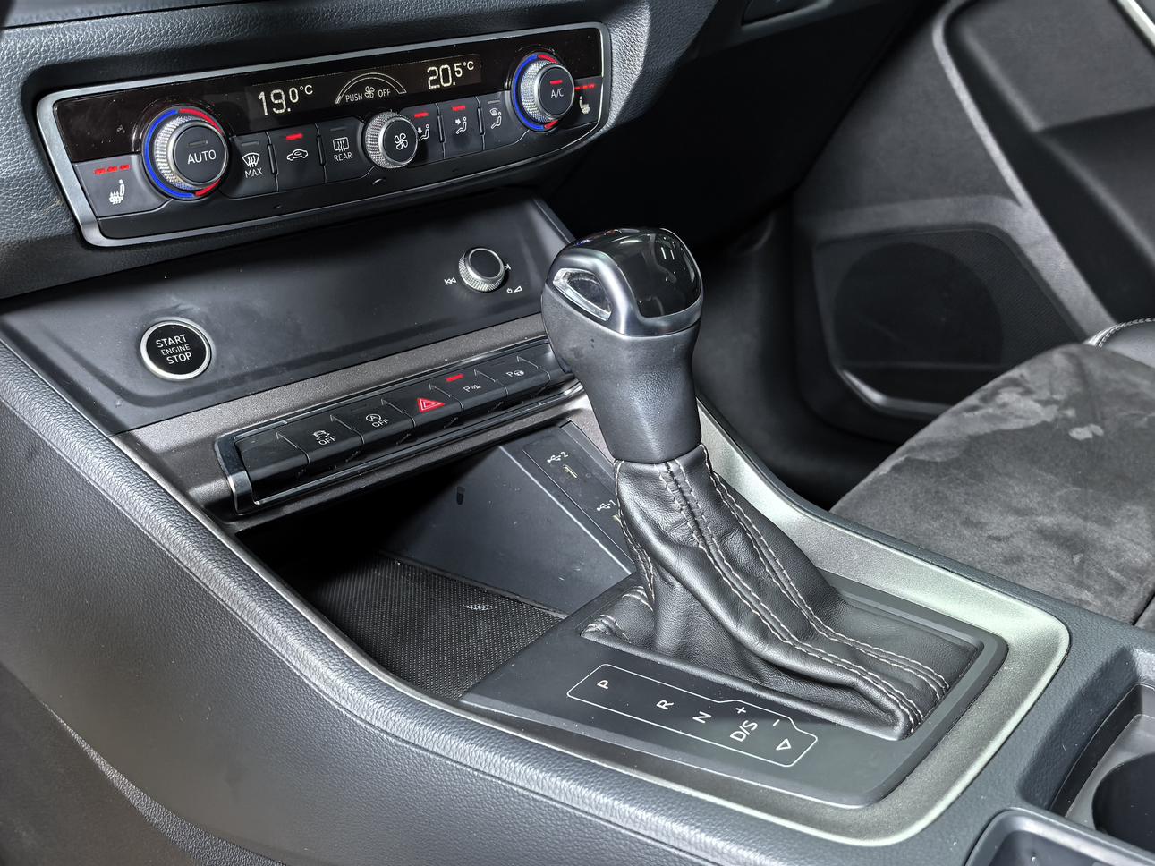 Audi Q3 2023, фото 16