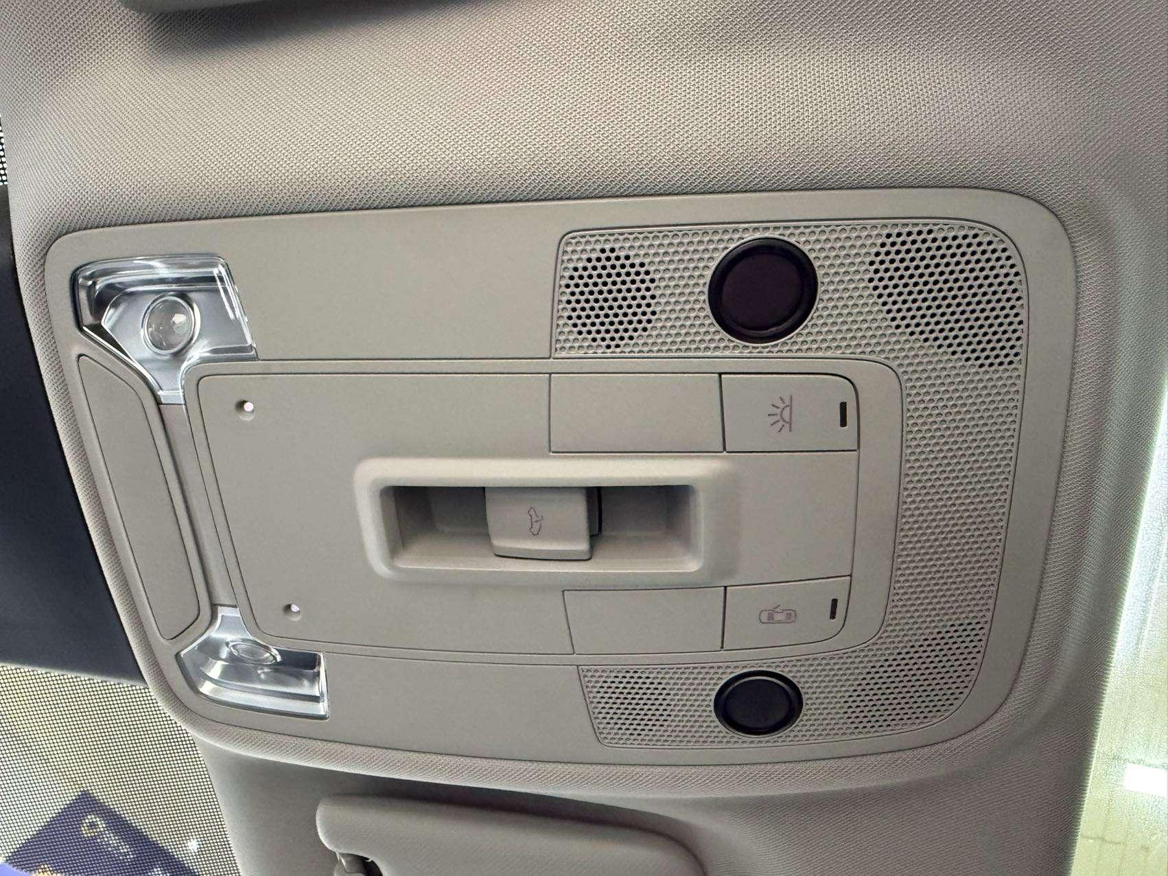Audi Q2L 2022, фото 14