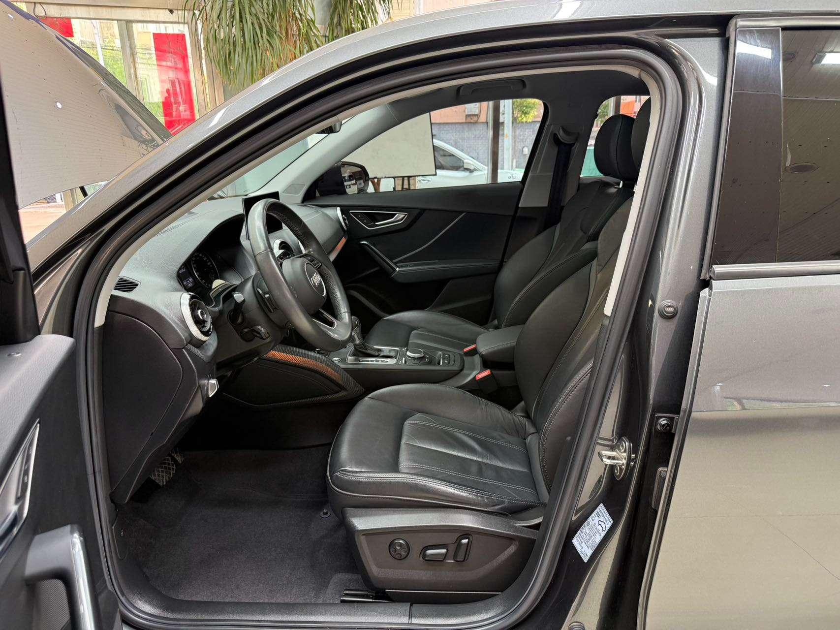 Audi Q2L 2022, фото 16