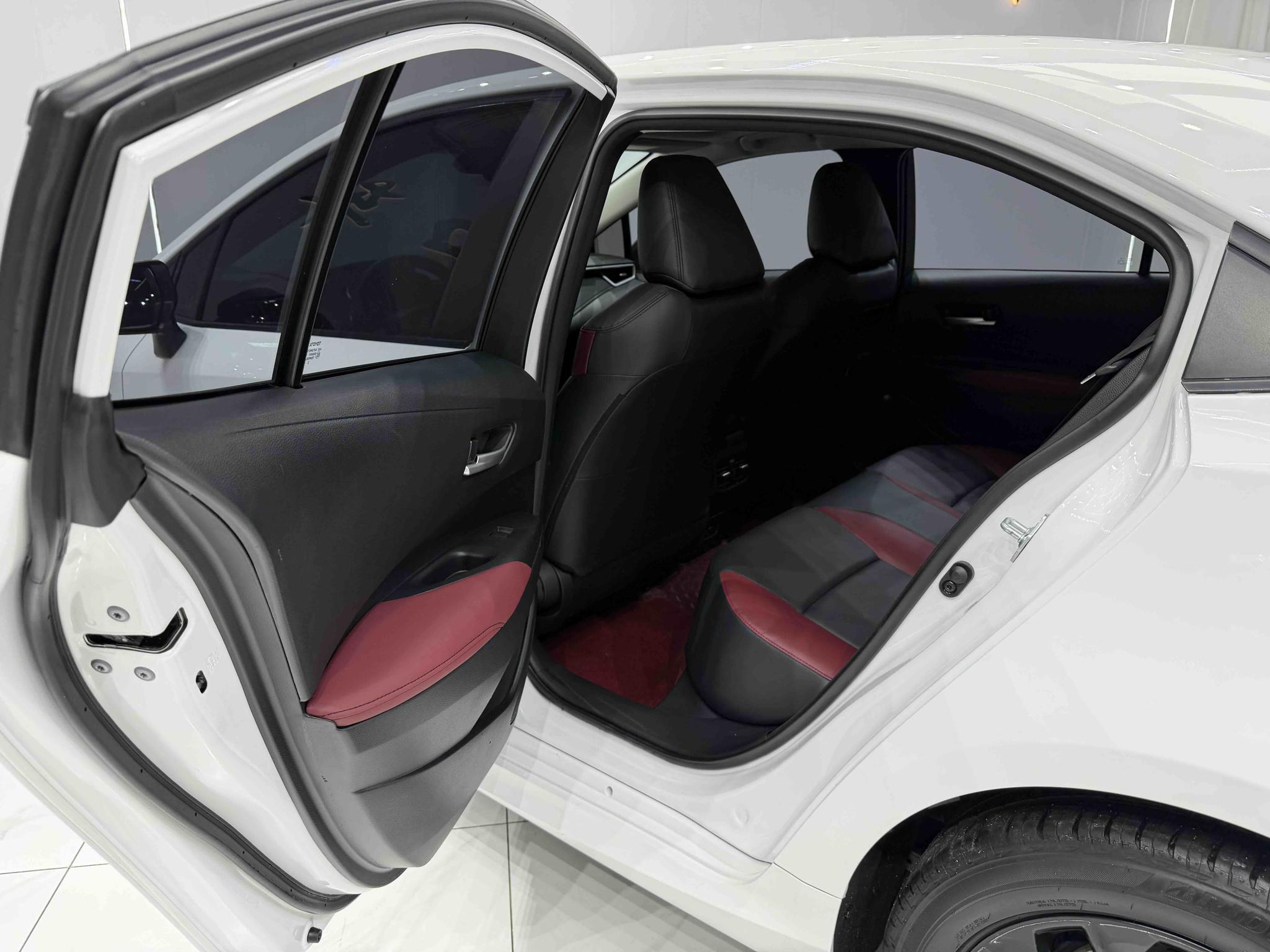 Toyota Corolla 2023, фото 16