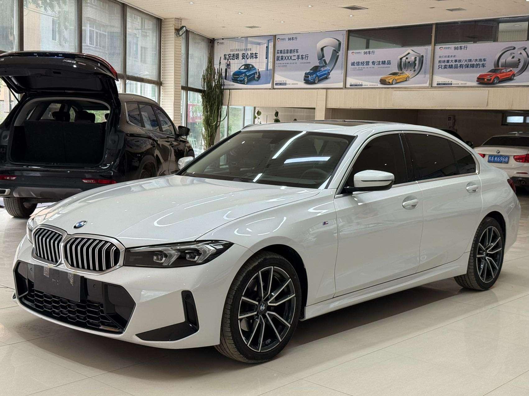 BMW 3 2023, 2 л турбо, автомат, задний, пробег 17 000 км — авто из Китая с пробегом