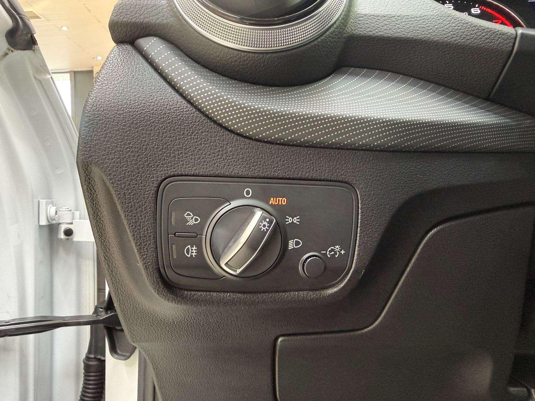 Audi Q2L 2022, фото 9
