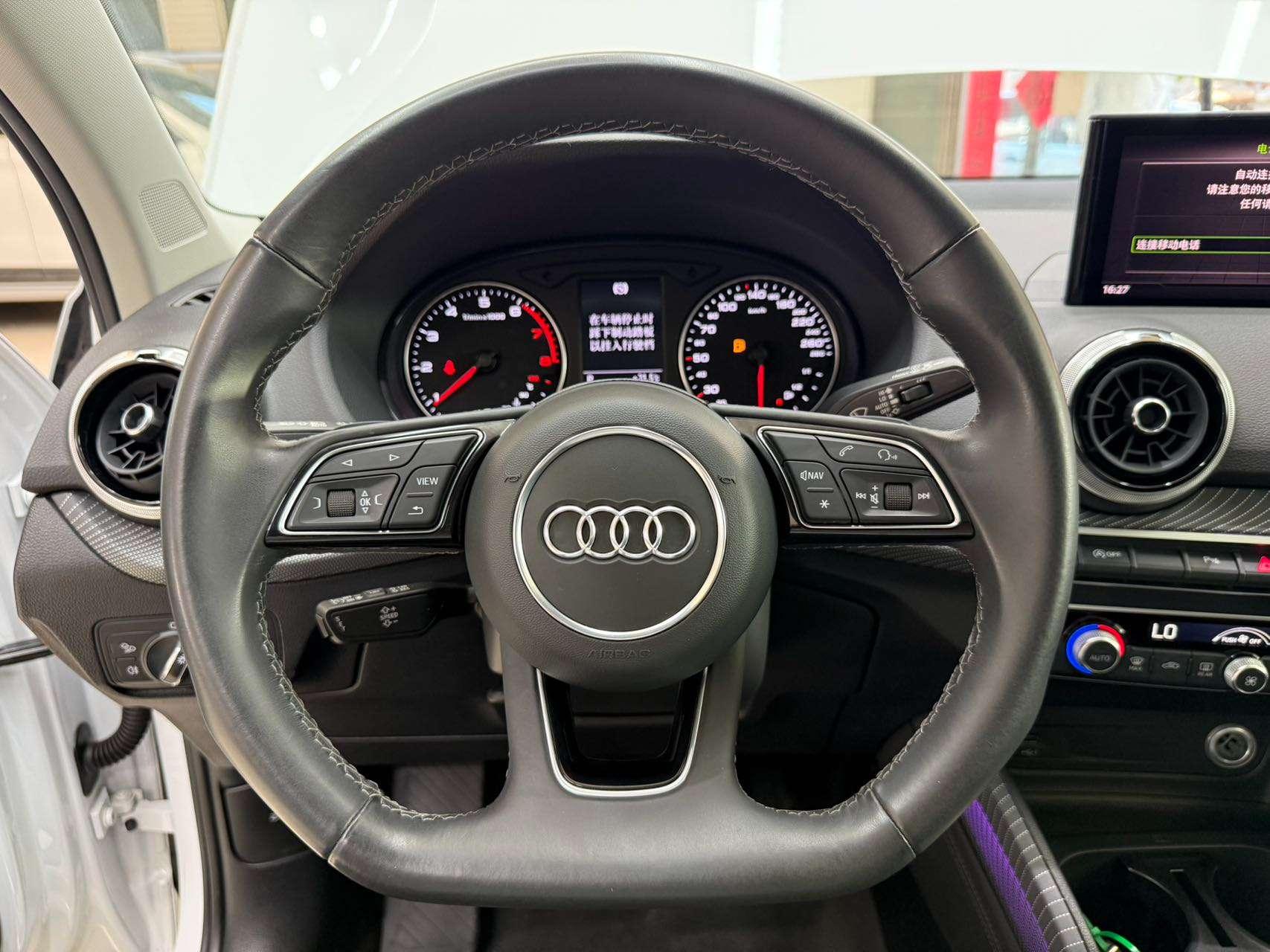 Audi Q2L 2022, фото 11