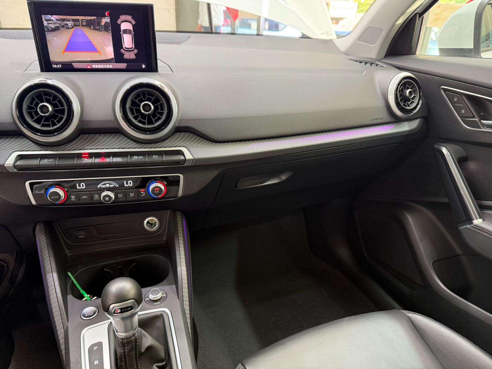 Audi Q2L 2022, фото 12