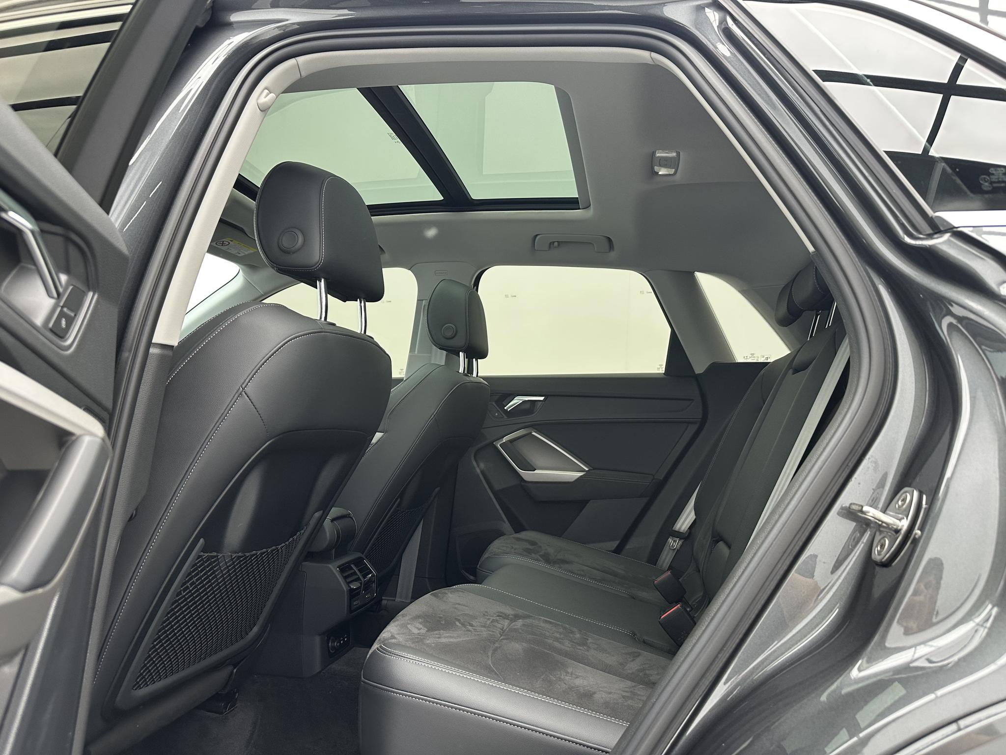 Audi Q3 2022, фото 6