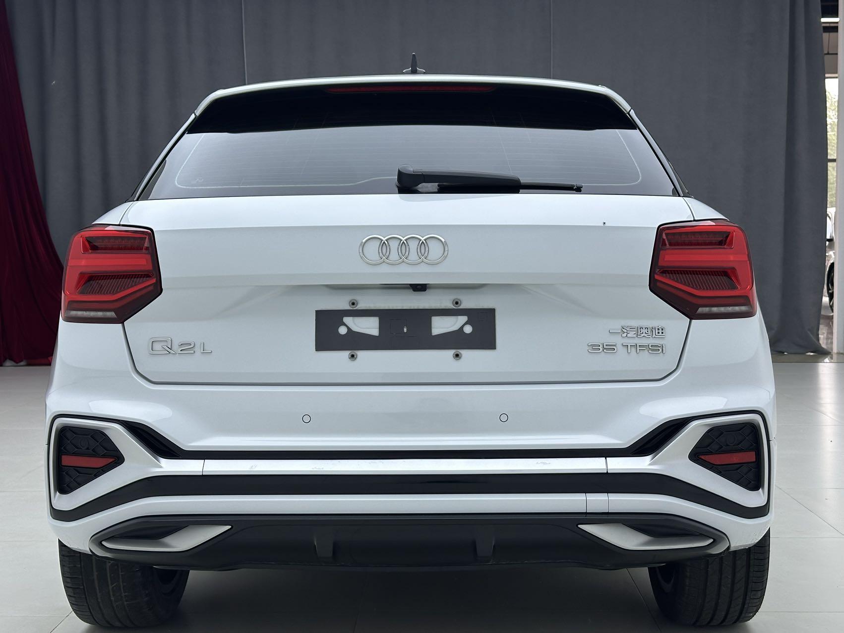 Audi Q2L 2022, фото 5