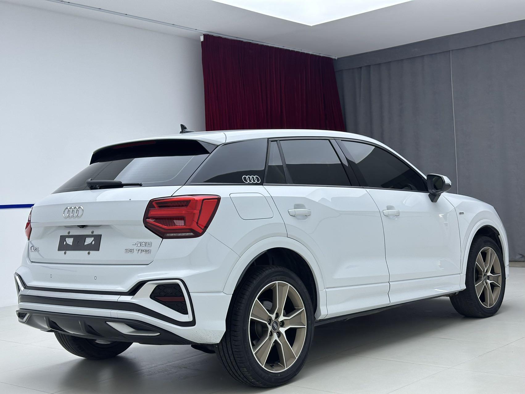 Audi Q2L 2022, фото 6