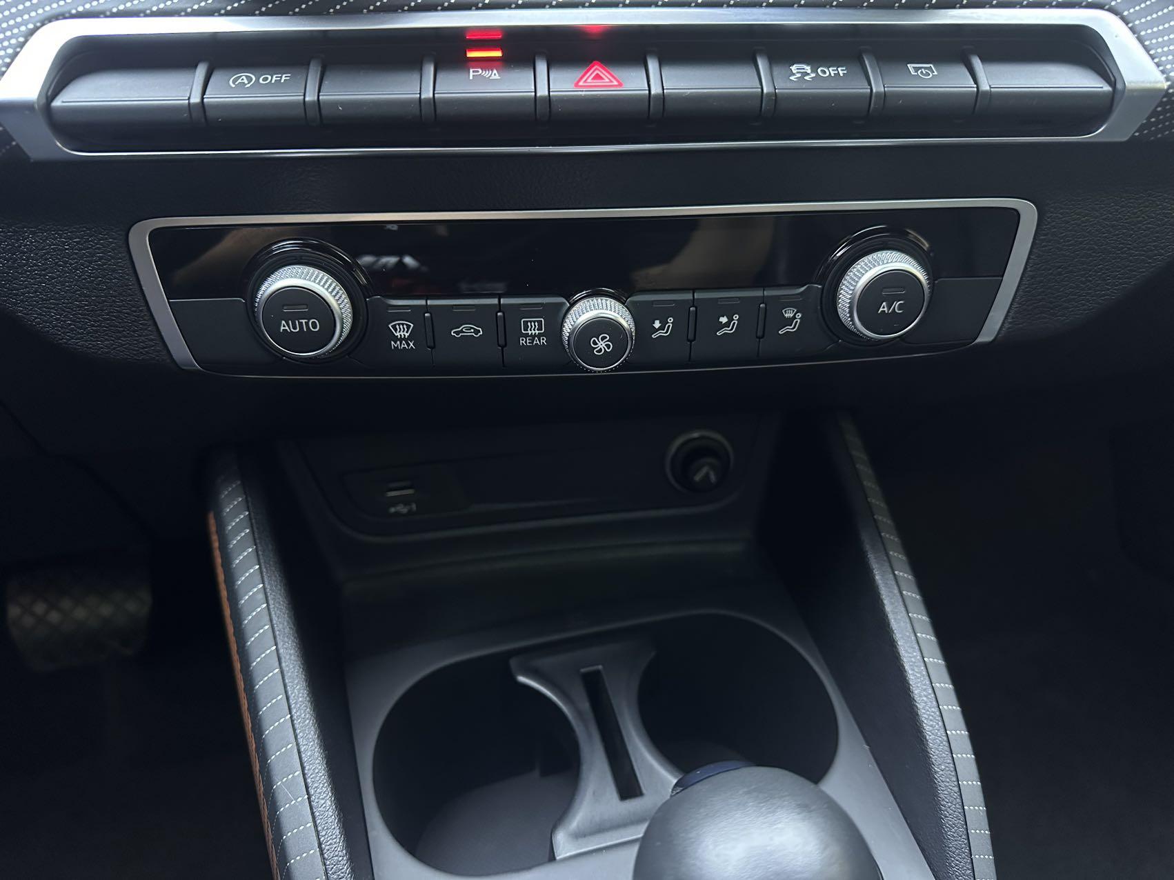Audi Q2L 2022, фото 16