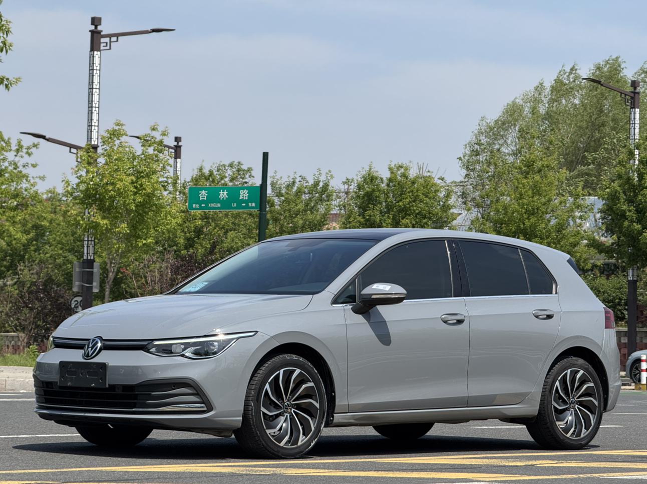 Volkswagen Golf 2023, фото 2