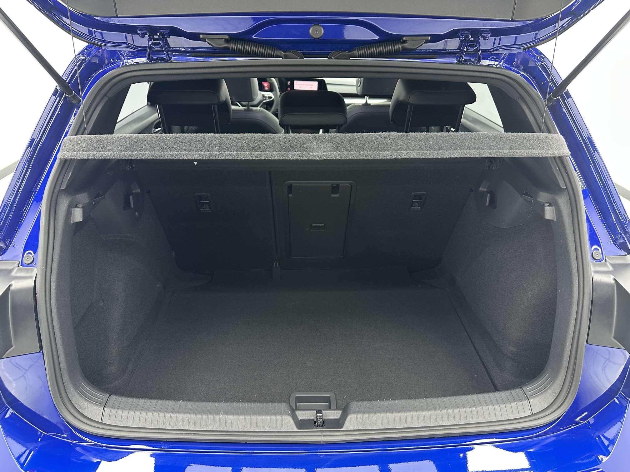 Volkswagen Golf 2023, фото 17