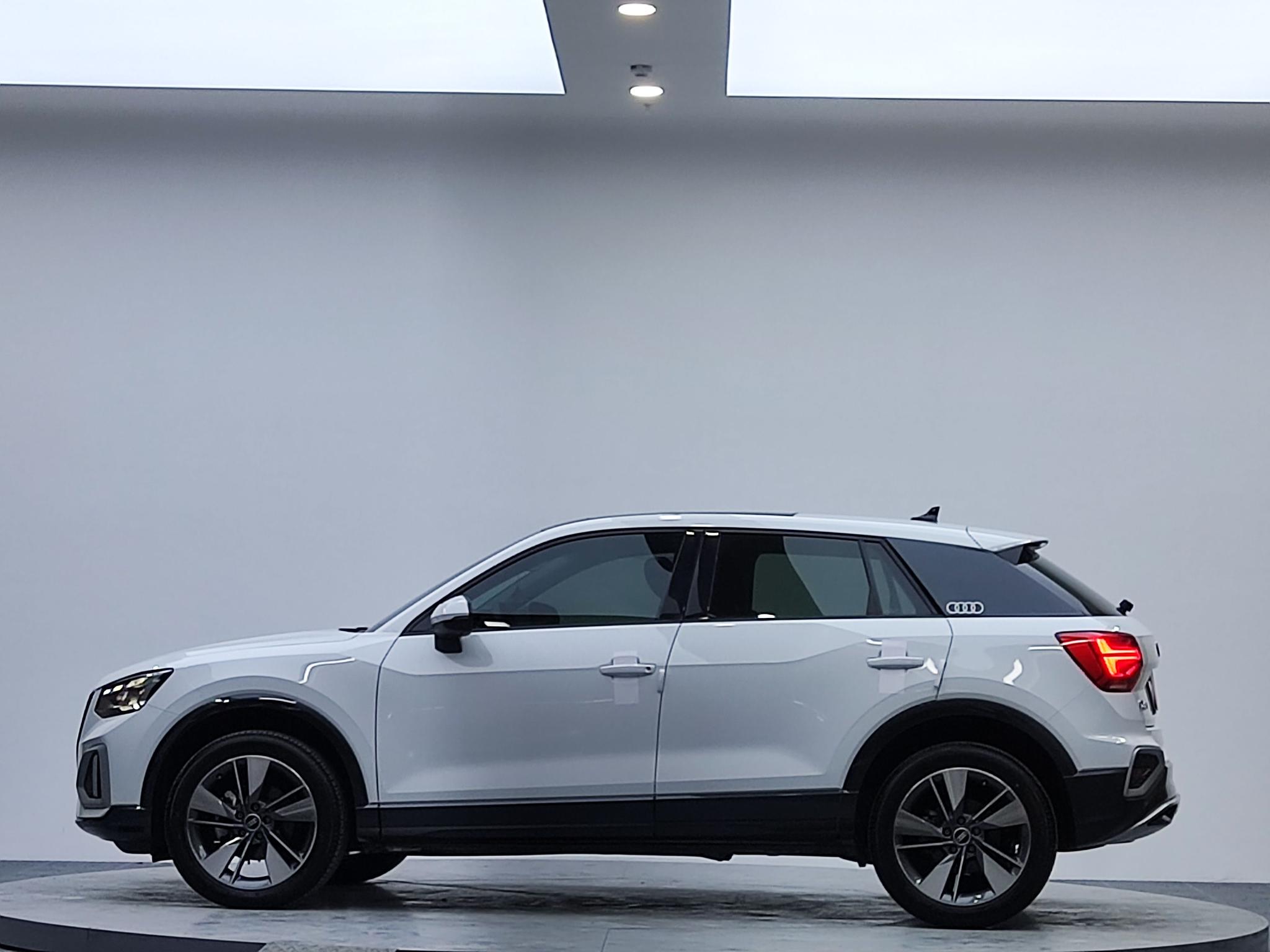 Audi Q2L 2022, фото 5