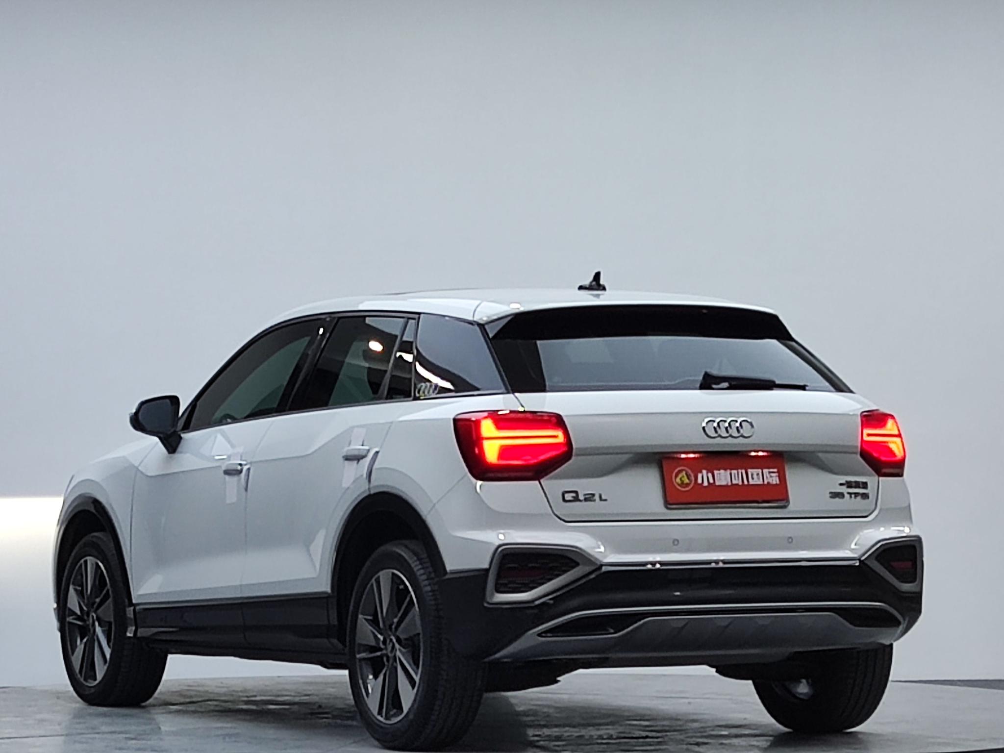 Audi Q2L 2022, фото 6