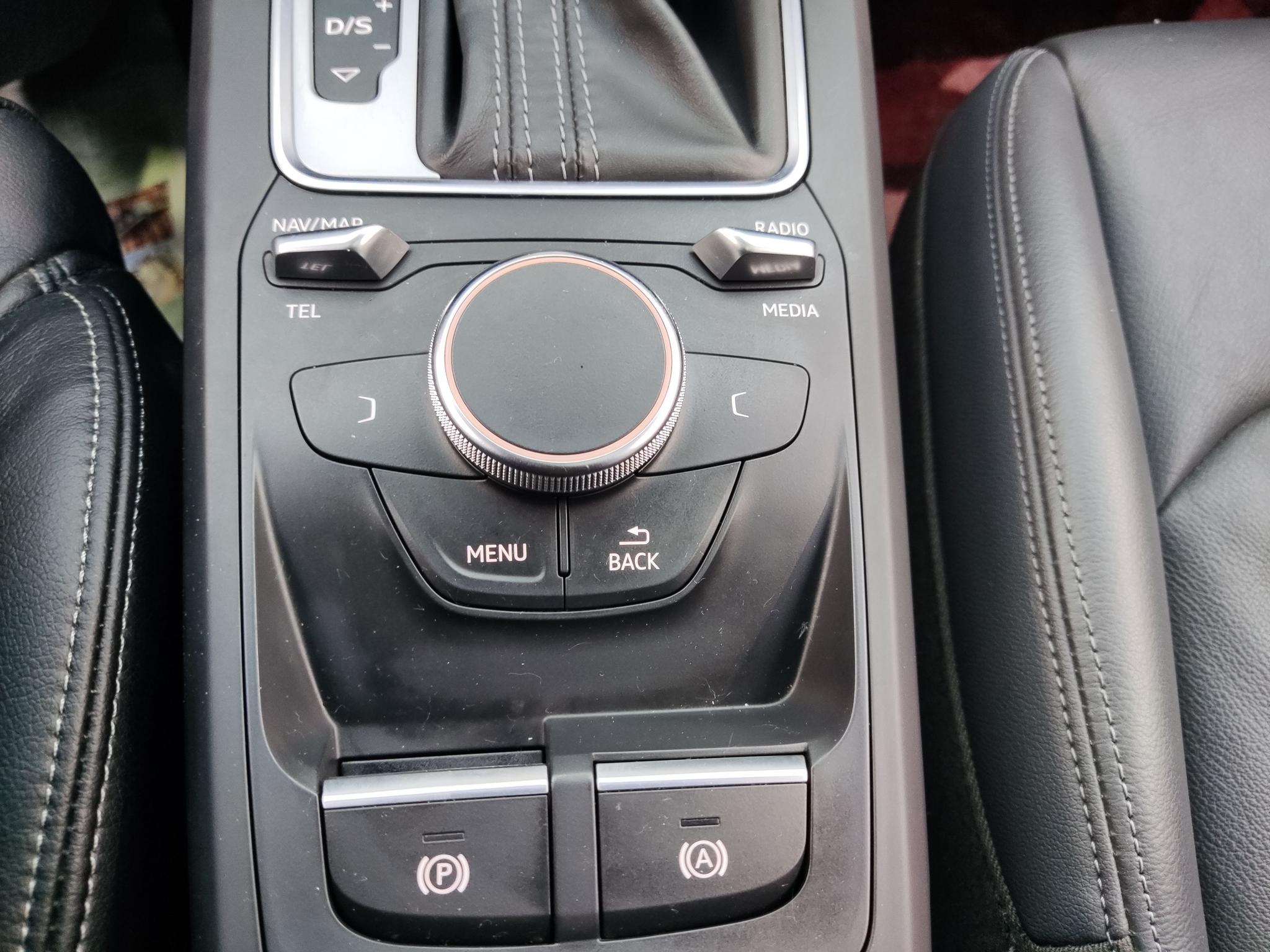 Audi Q2L 2022, фото 16