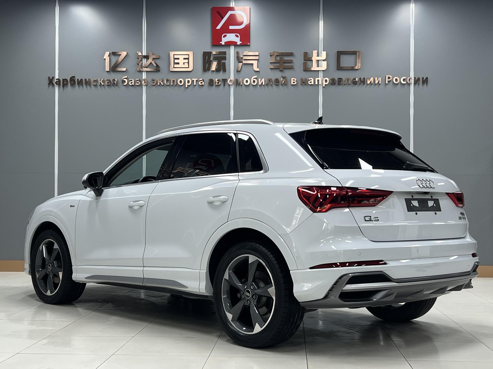 Audi Q3 2022, фото 4