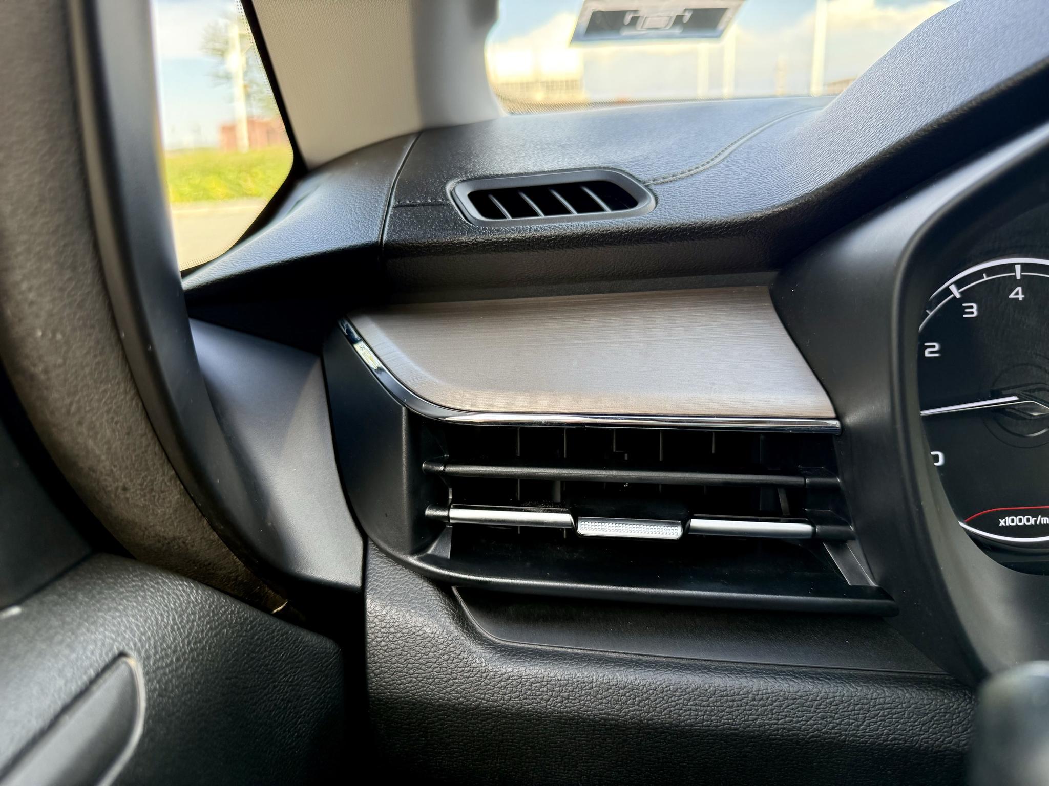 Geely Emgrand X3 2021, фото 14