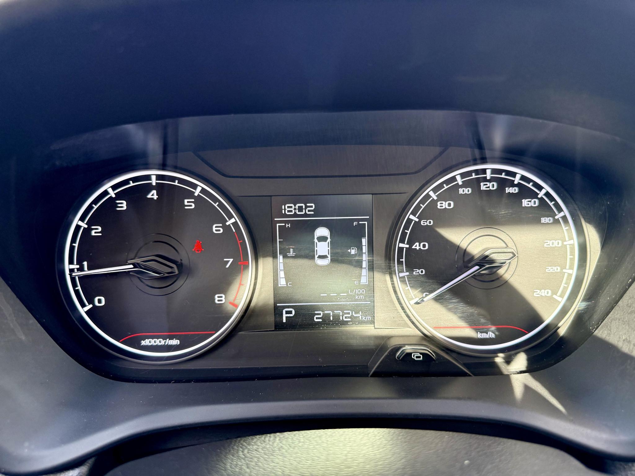 Geely Emgrand X3 2021, фото 16