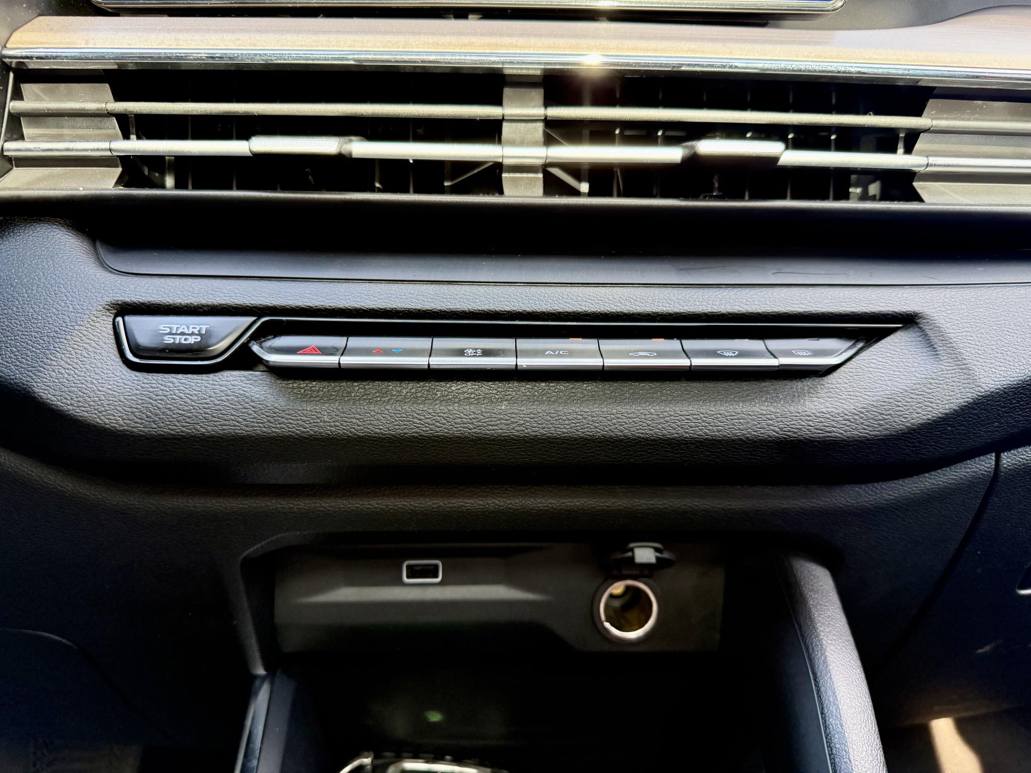 Geely Emgrand X3 2021, фото 17