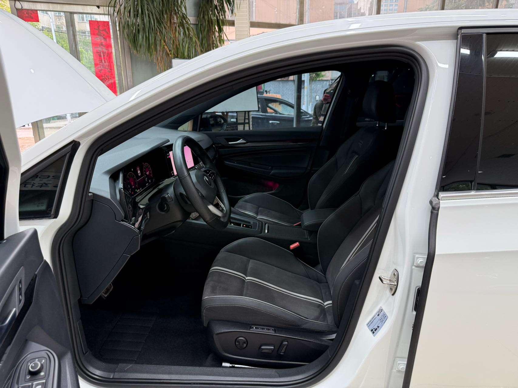 Volkswagen Golf 2023, фото 16