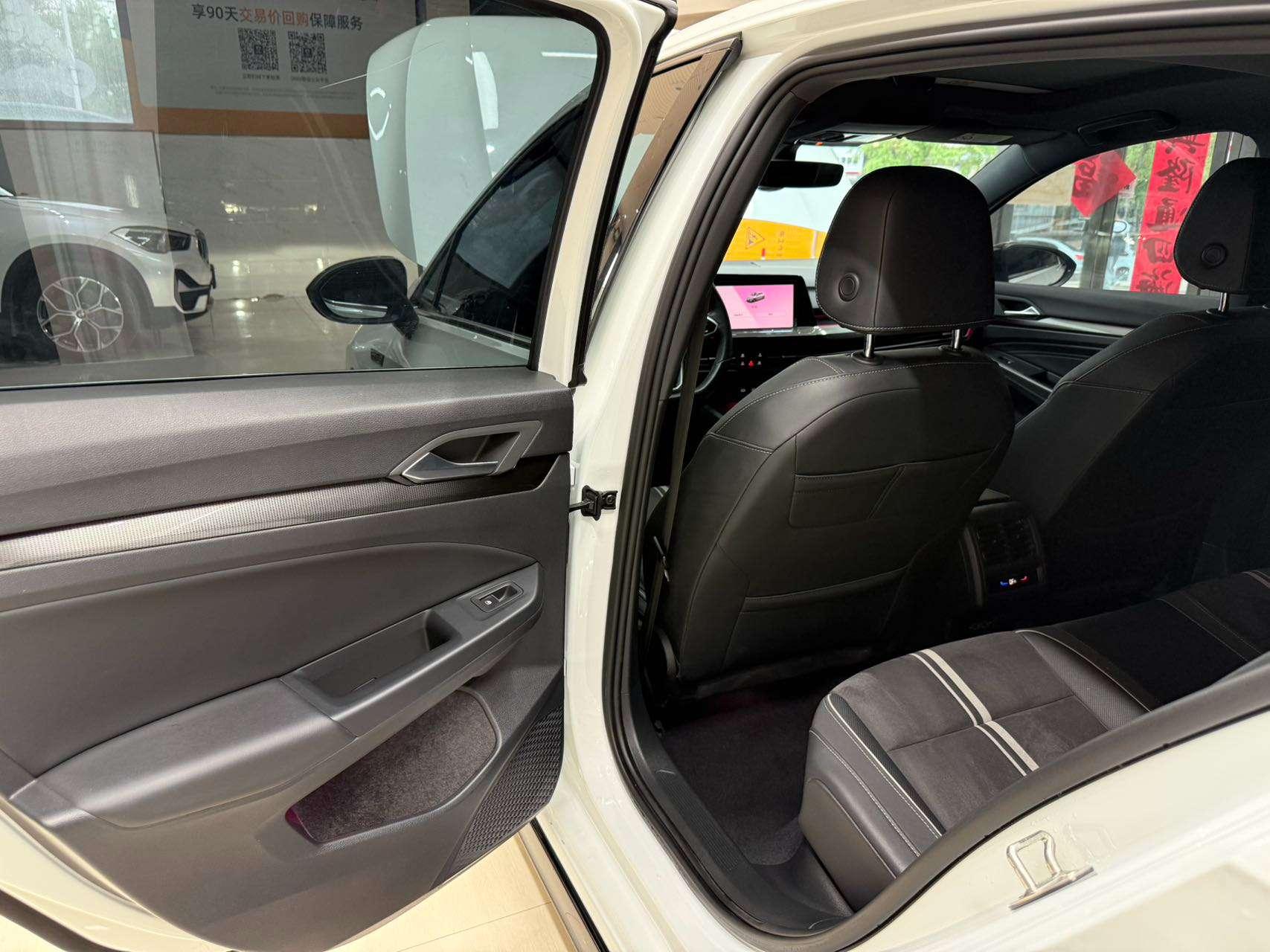 Volkswagen Golf 2023, фото 17