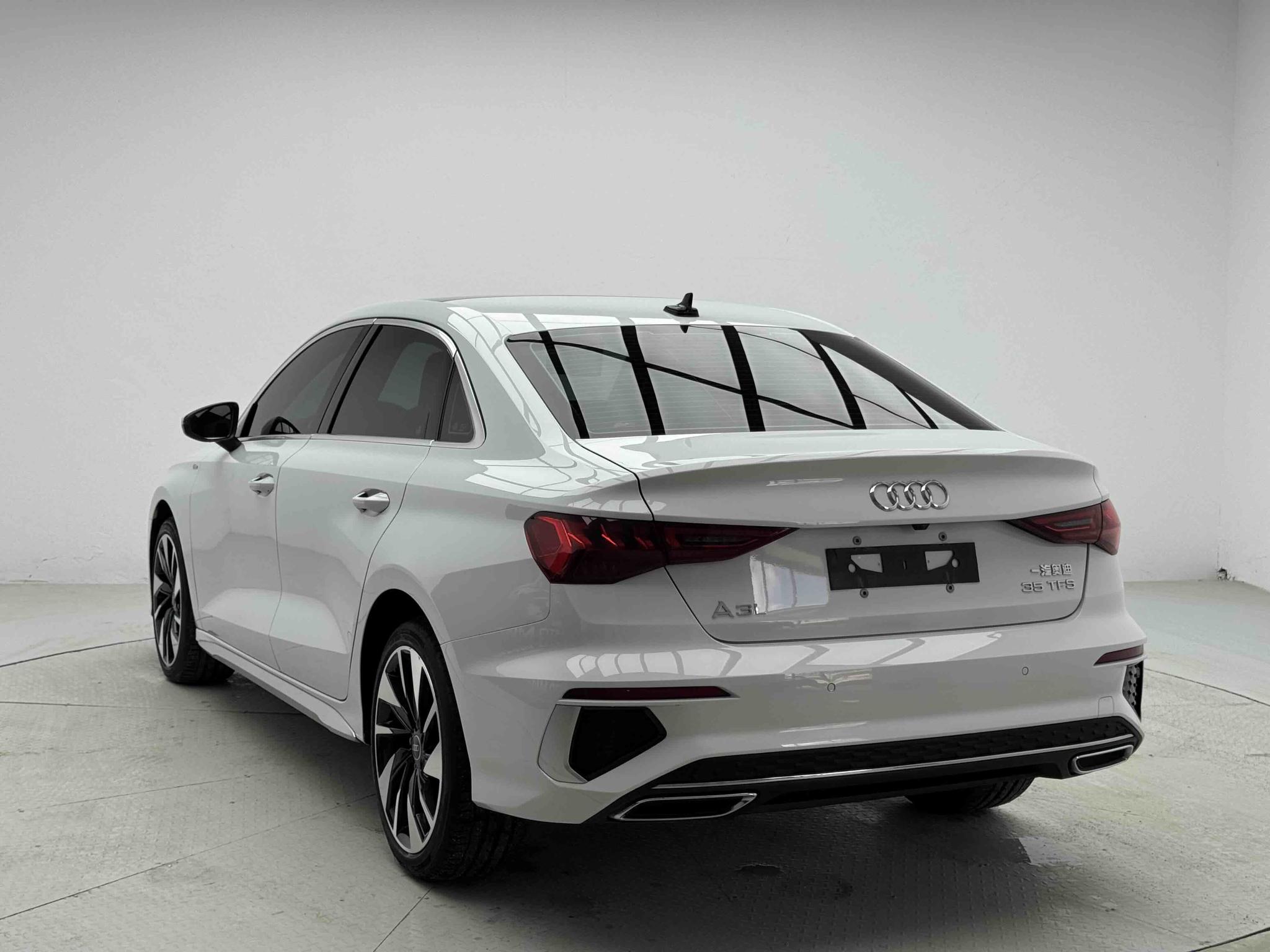 Audi A3 2023, фото 3