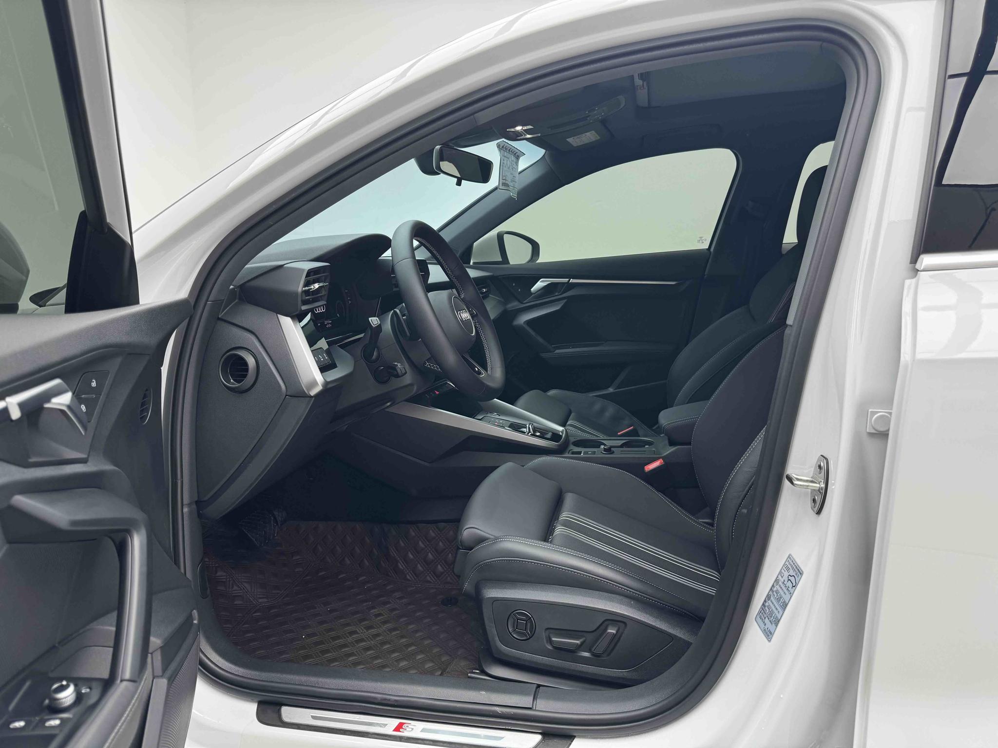 Audi A3 2023, фото 6