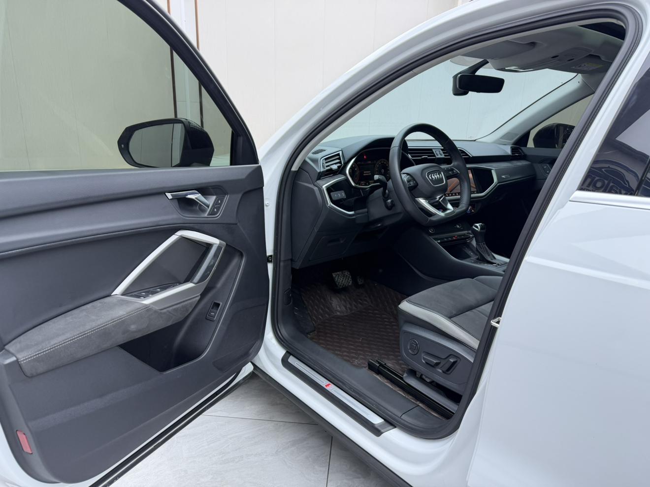 Audi Q3 2023, фото 7