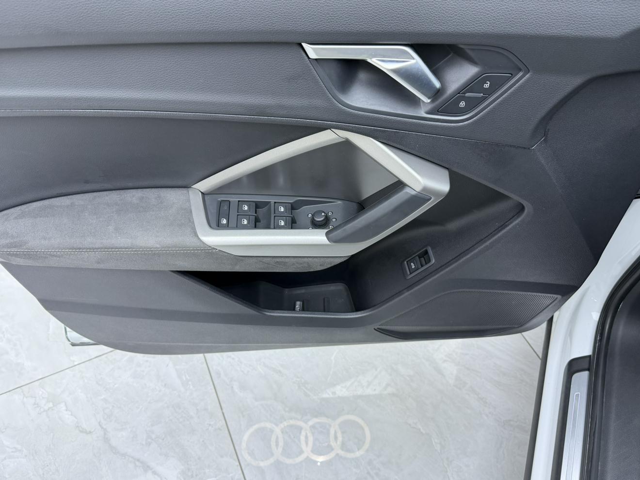Audi Q3 2023, фото 8