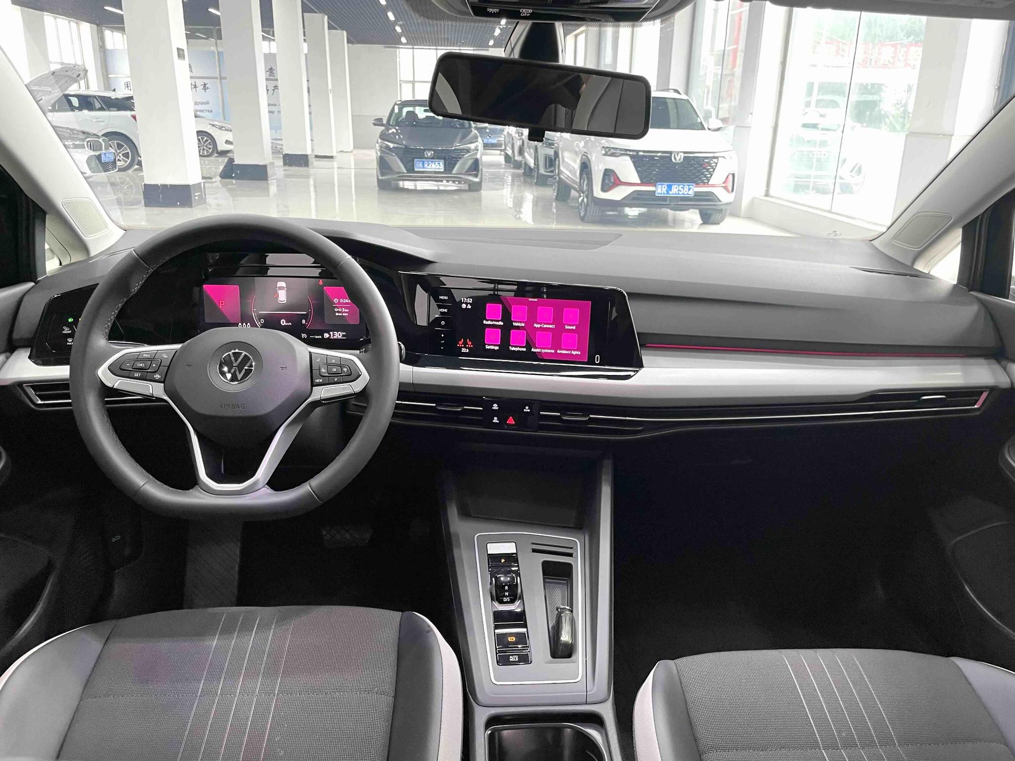 Volkswagen Golf 2023, фото 6