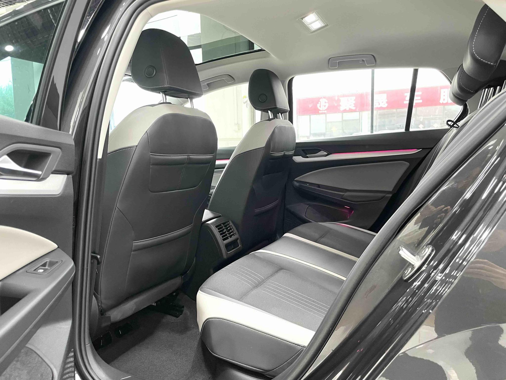 Volkswagen Golf 2023, фото 7