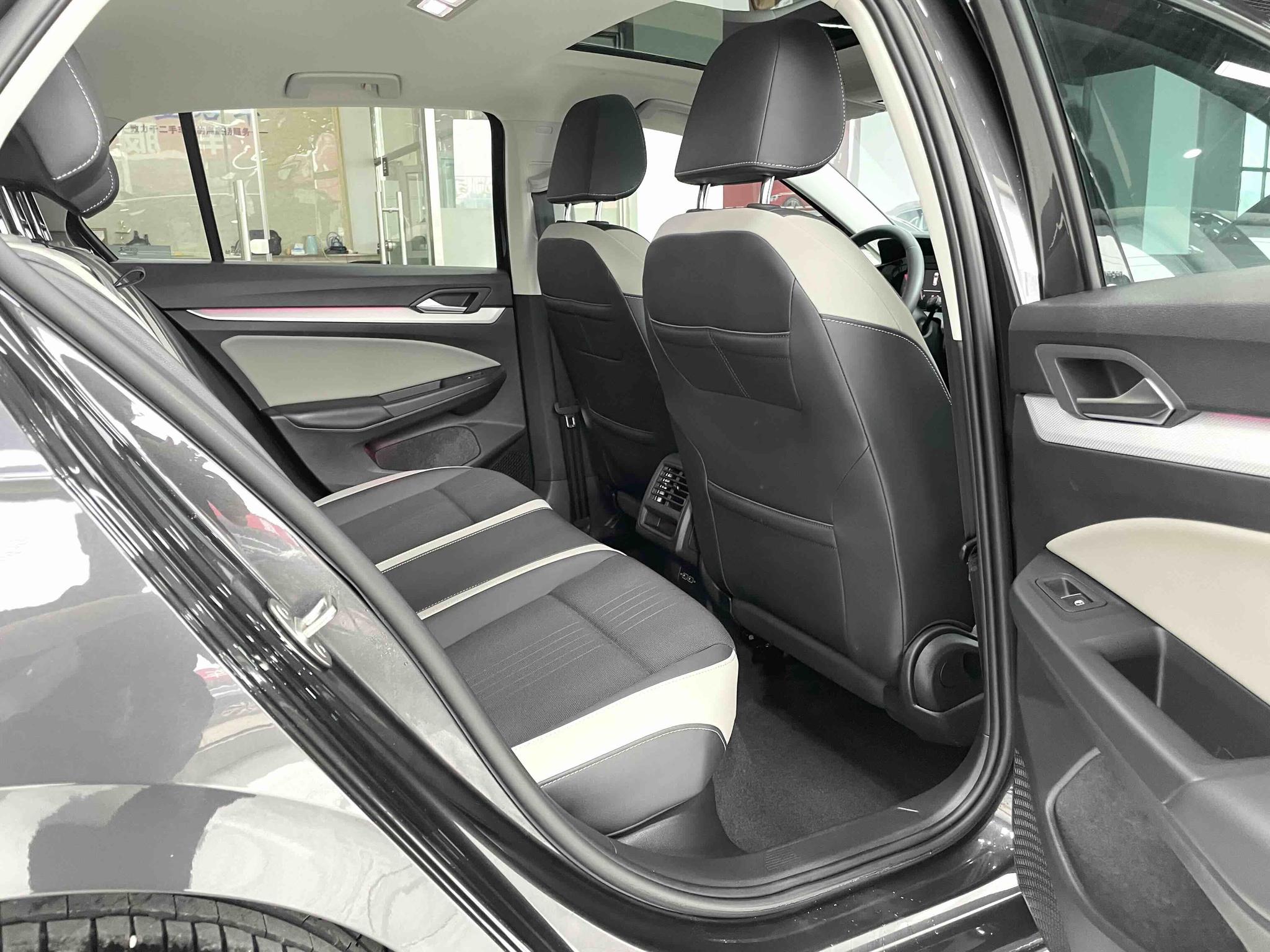 Volkswagen Golf 2023, фото 13
