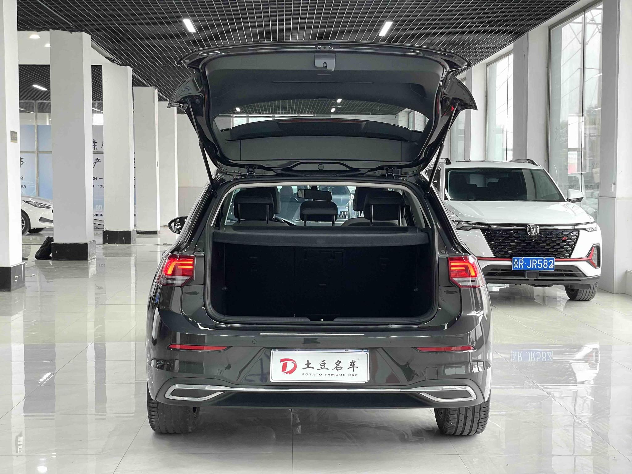Volkswagen Golf 2023, фото 16