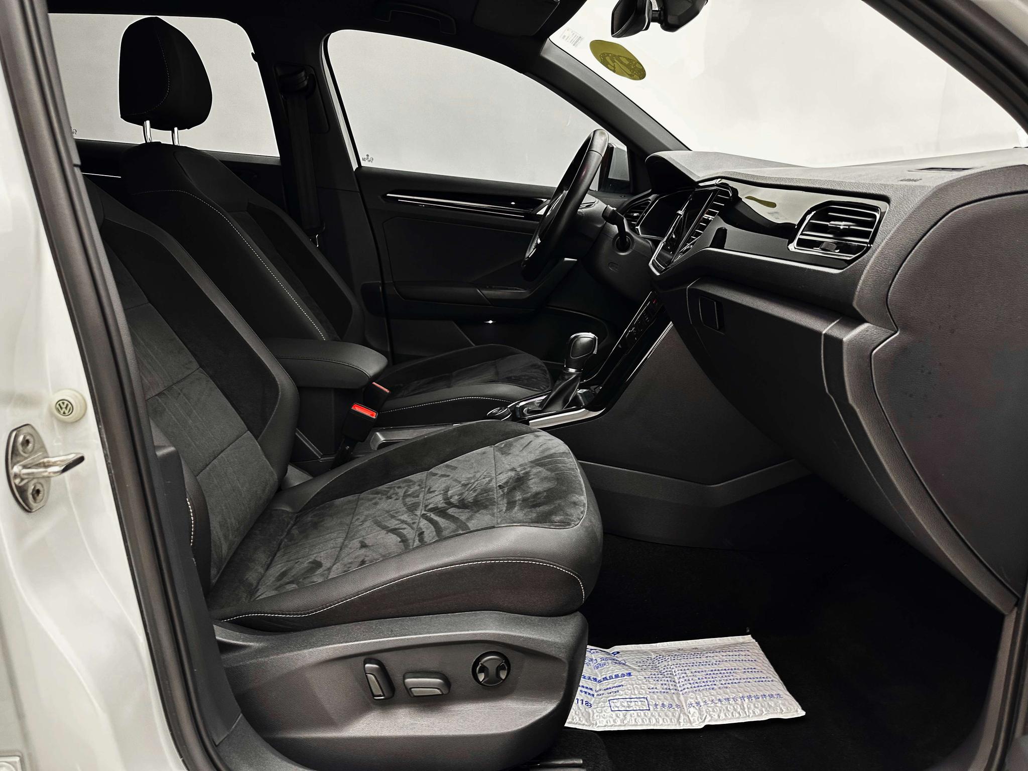 Volkswagen T-Roc 2021, фото 16