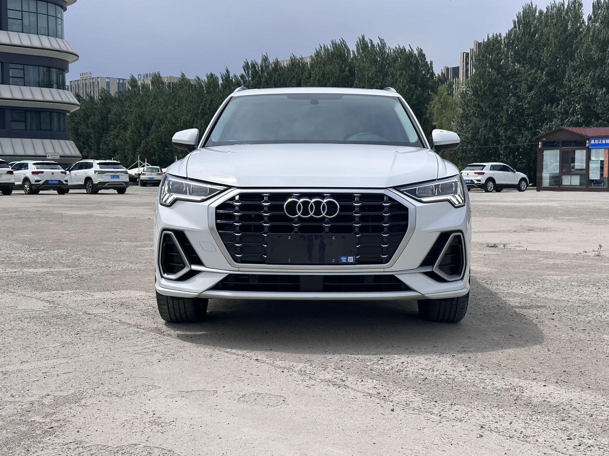 Audi Q3 2023, фото 2