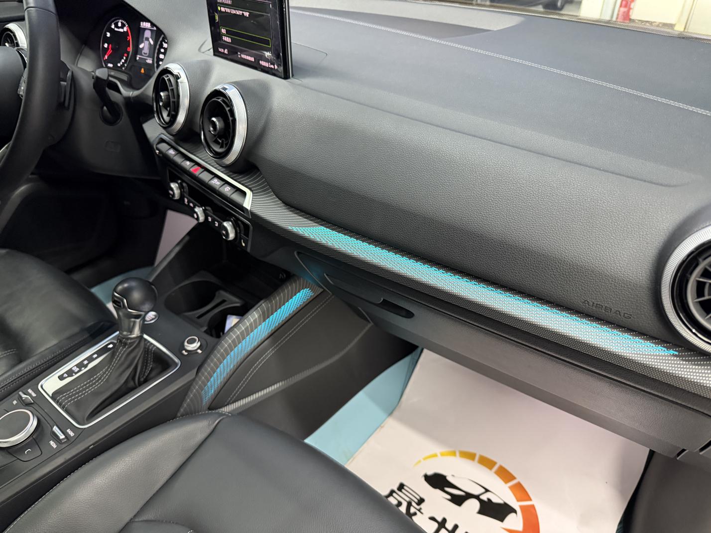 Audi Q2L 2022, фото 17