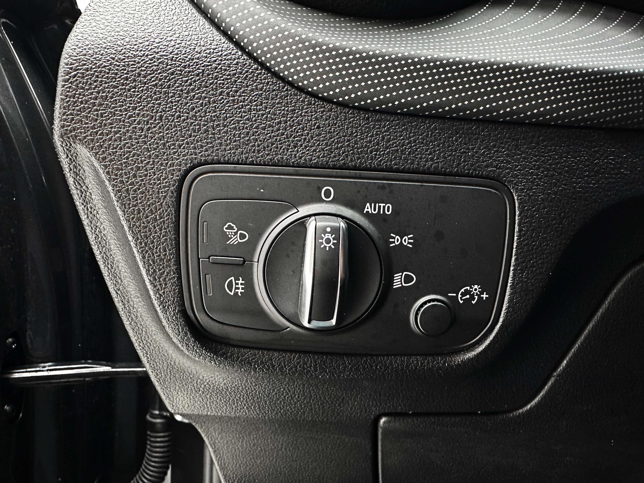 Audi Q2L 2022, фото 15