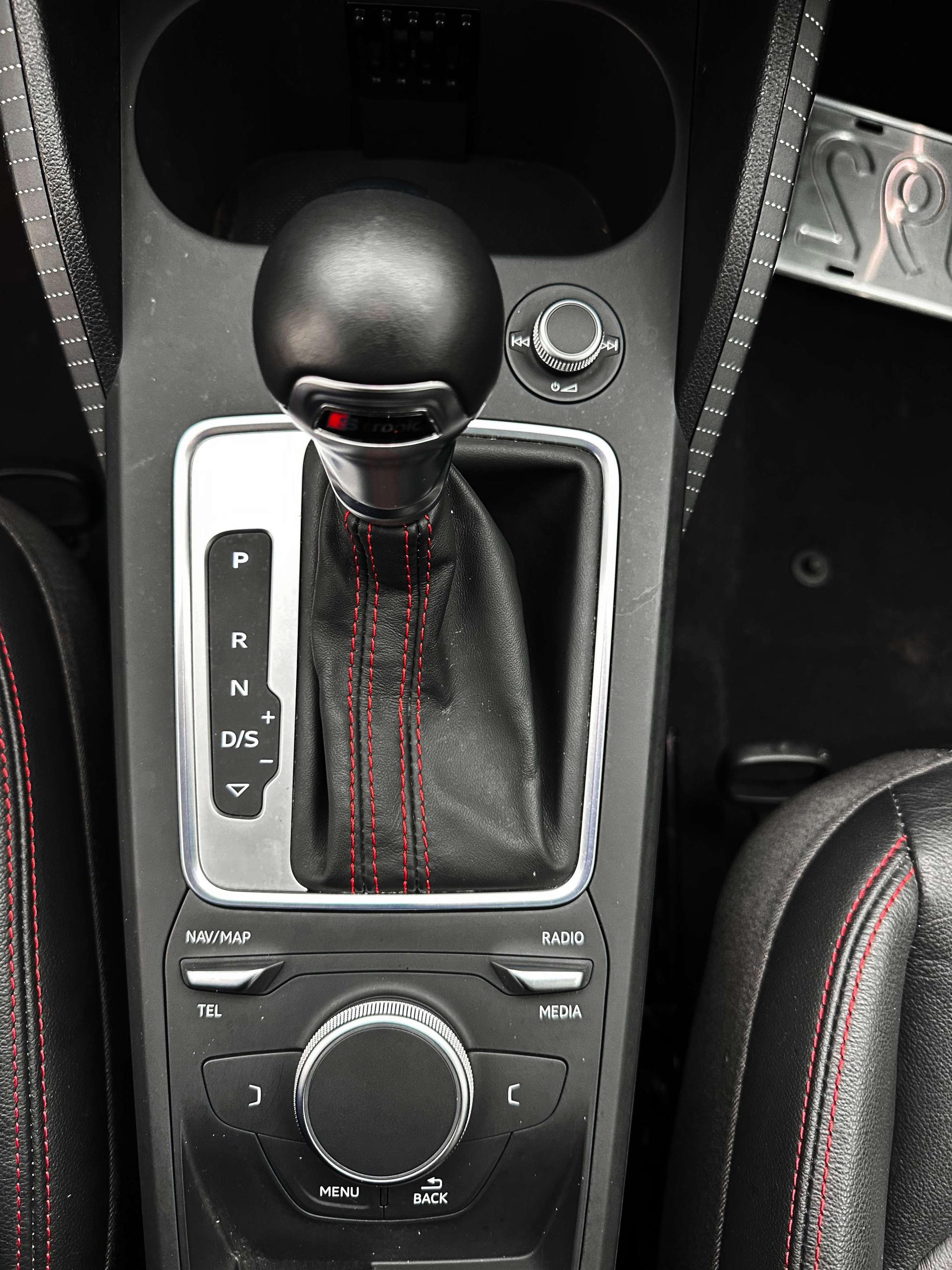 Audi Q2L 2022, фото 16