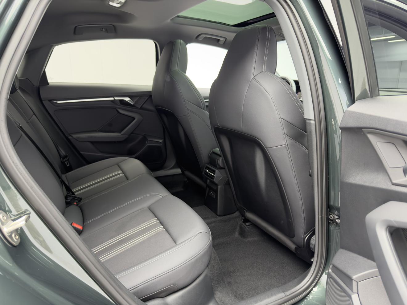 Audi A3 2023, фото 17