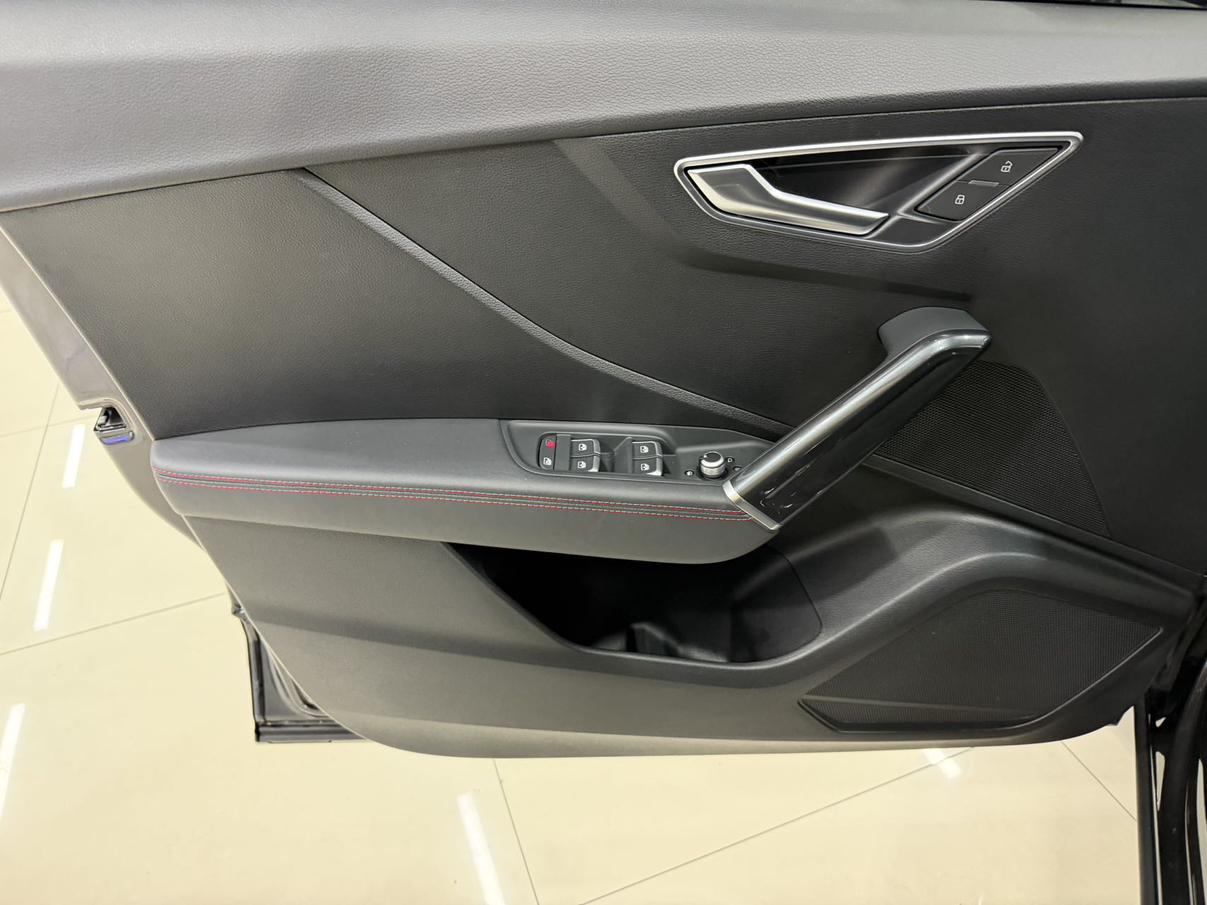 Audi Q2L 2022, фото 9