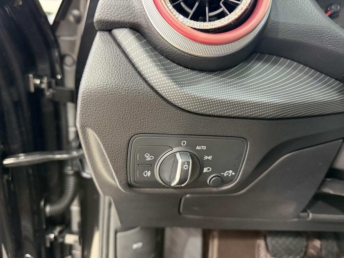Audi Q2L 2022, фото 10