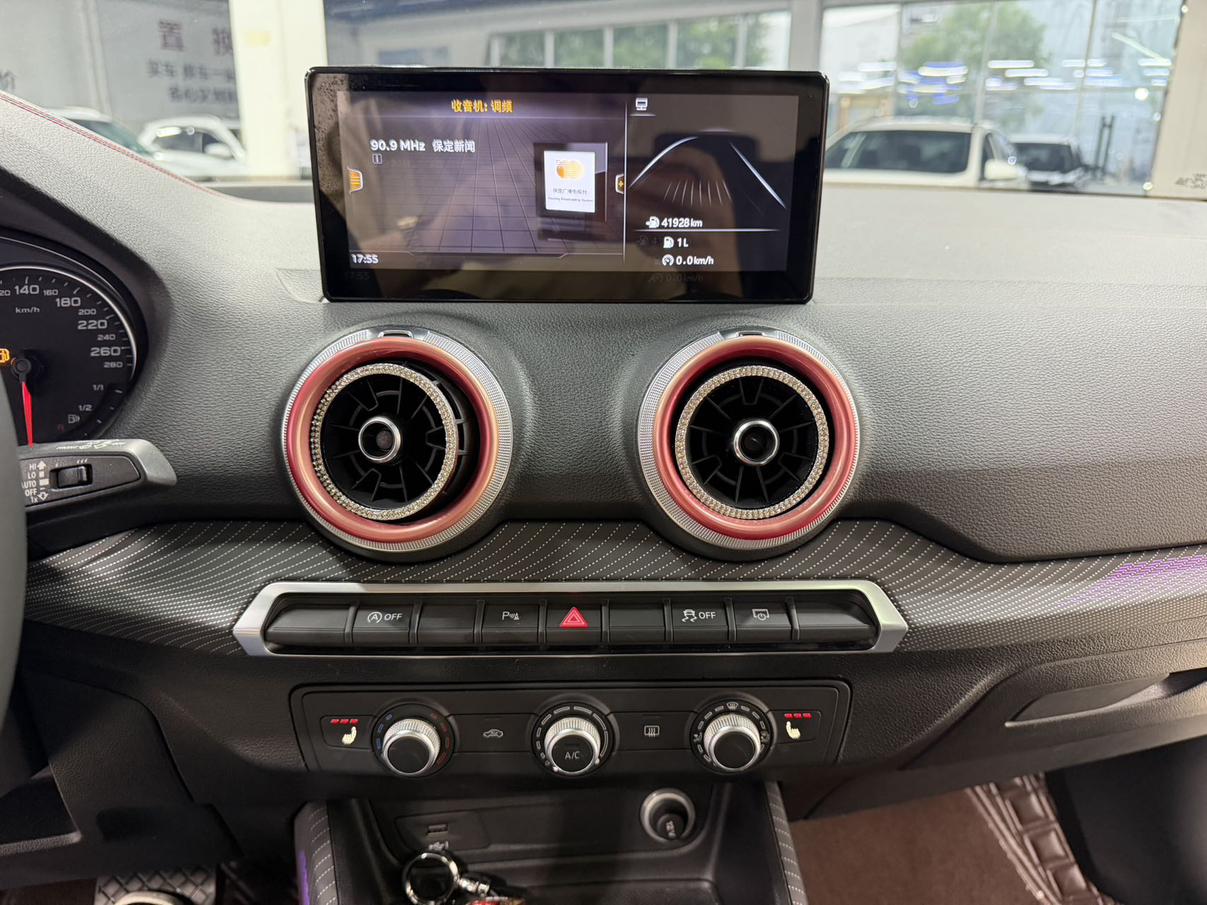 Audi Q2L 2022, фото 12