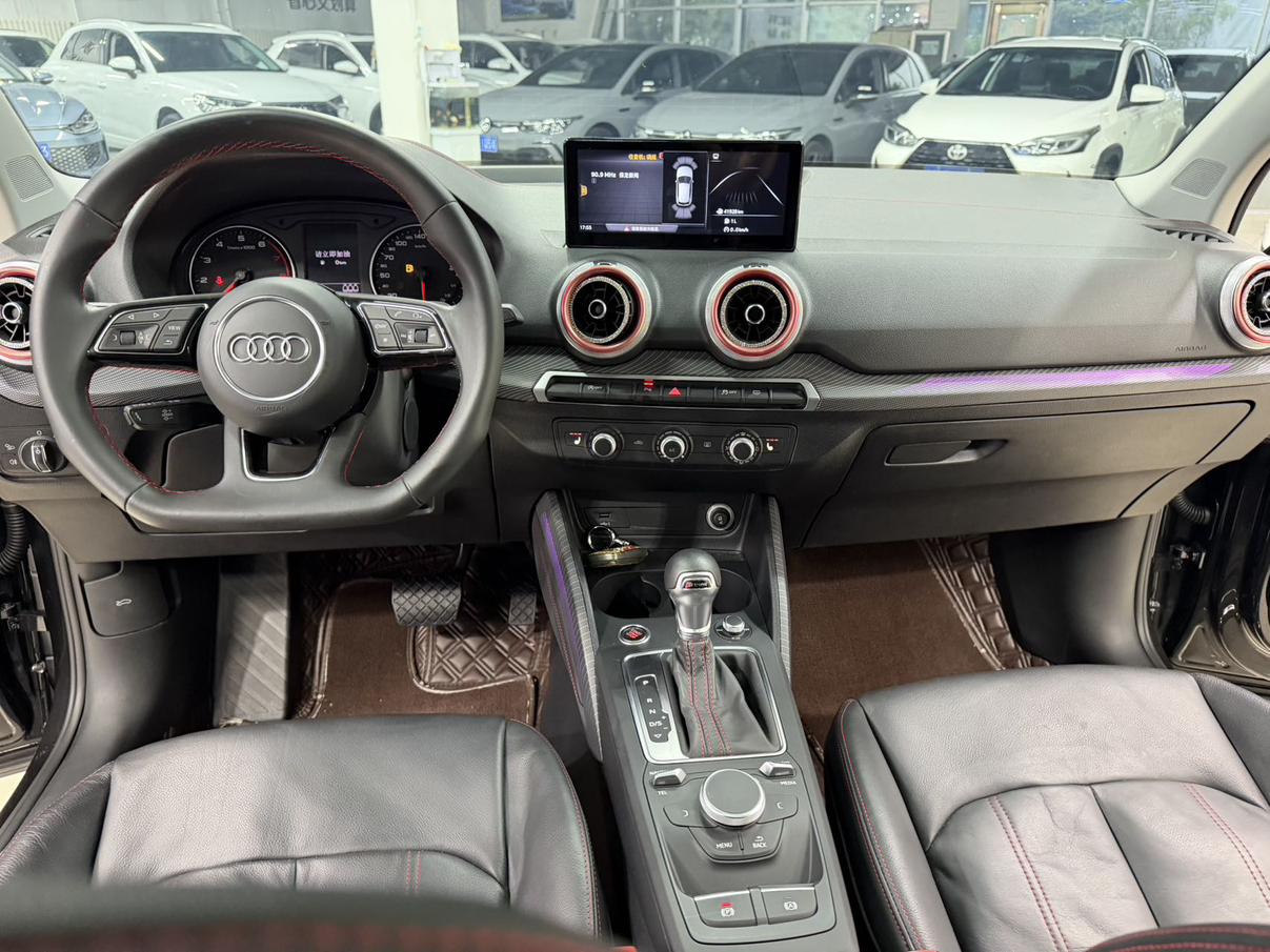 Audi Q2L 2022, фото 17