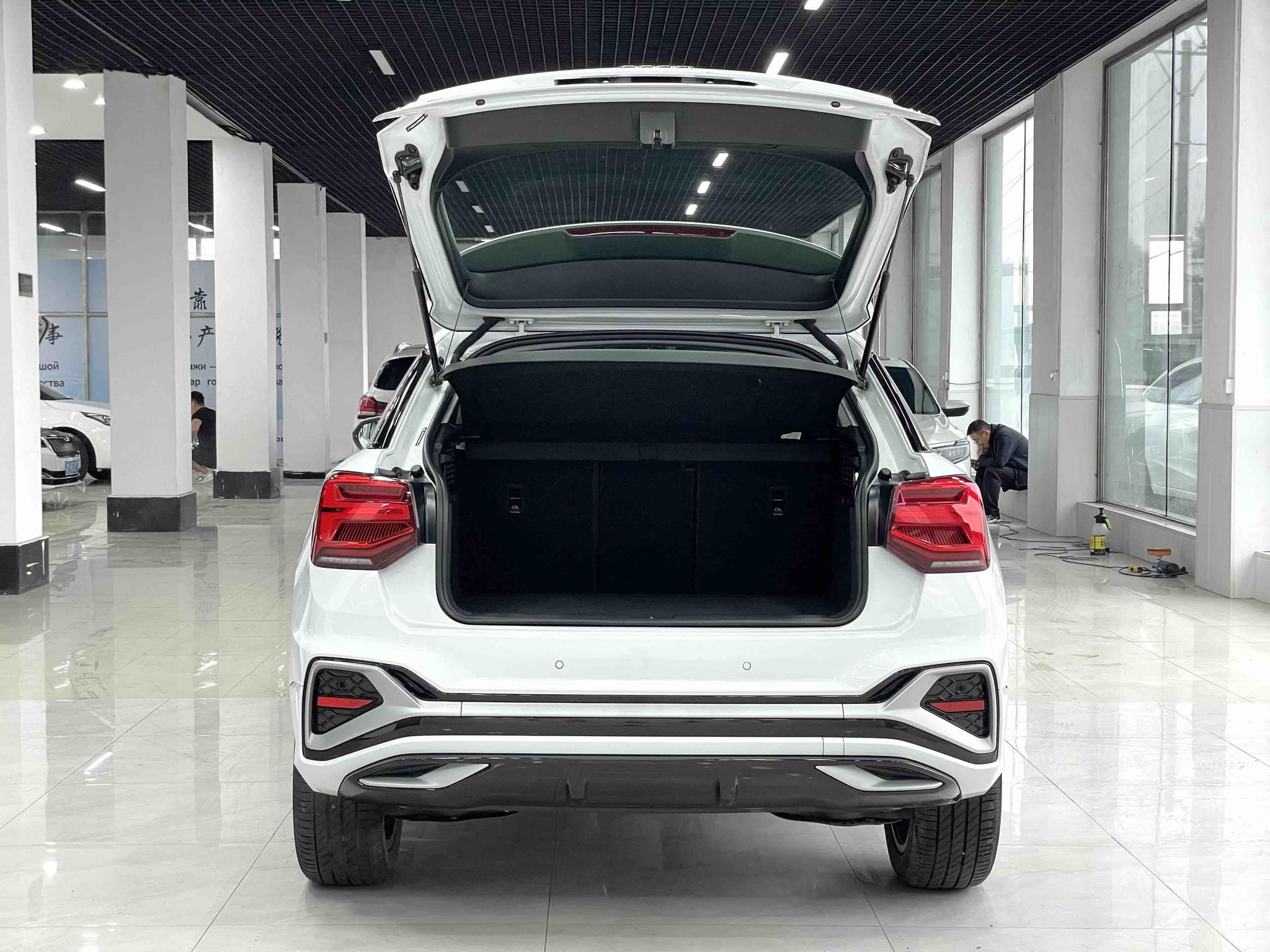 Audi Q2L 2022, фото 17