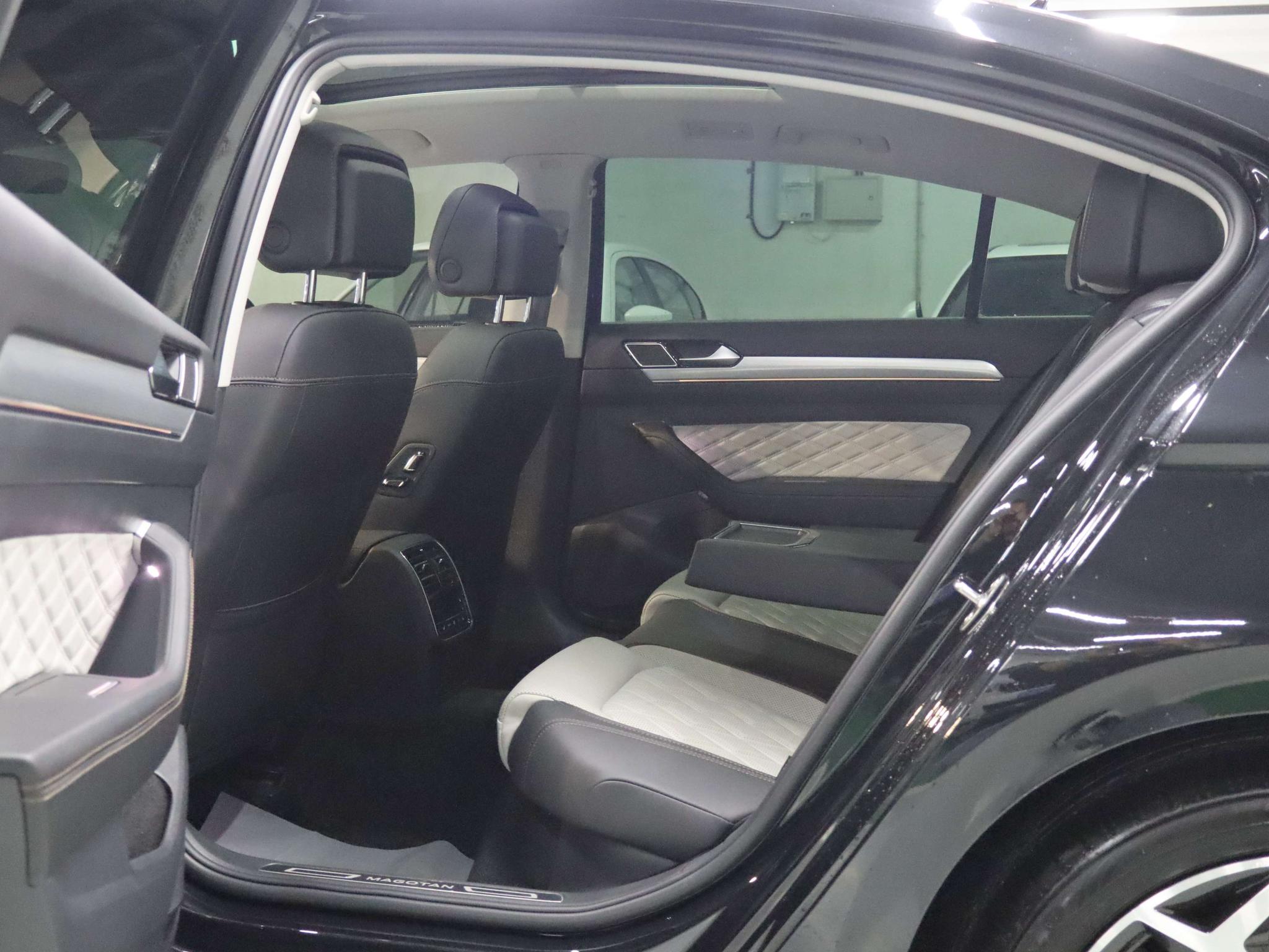 Volkswagen Passat 2023, фото 5