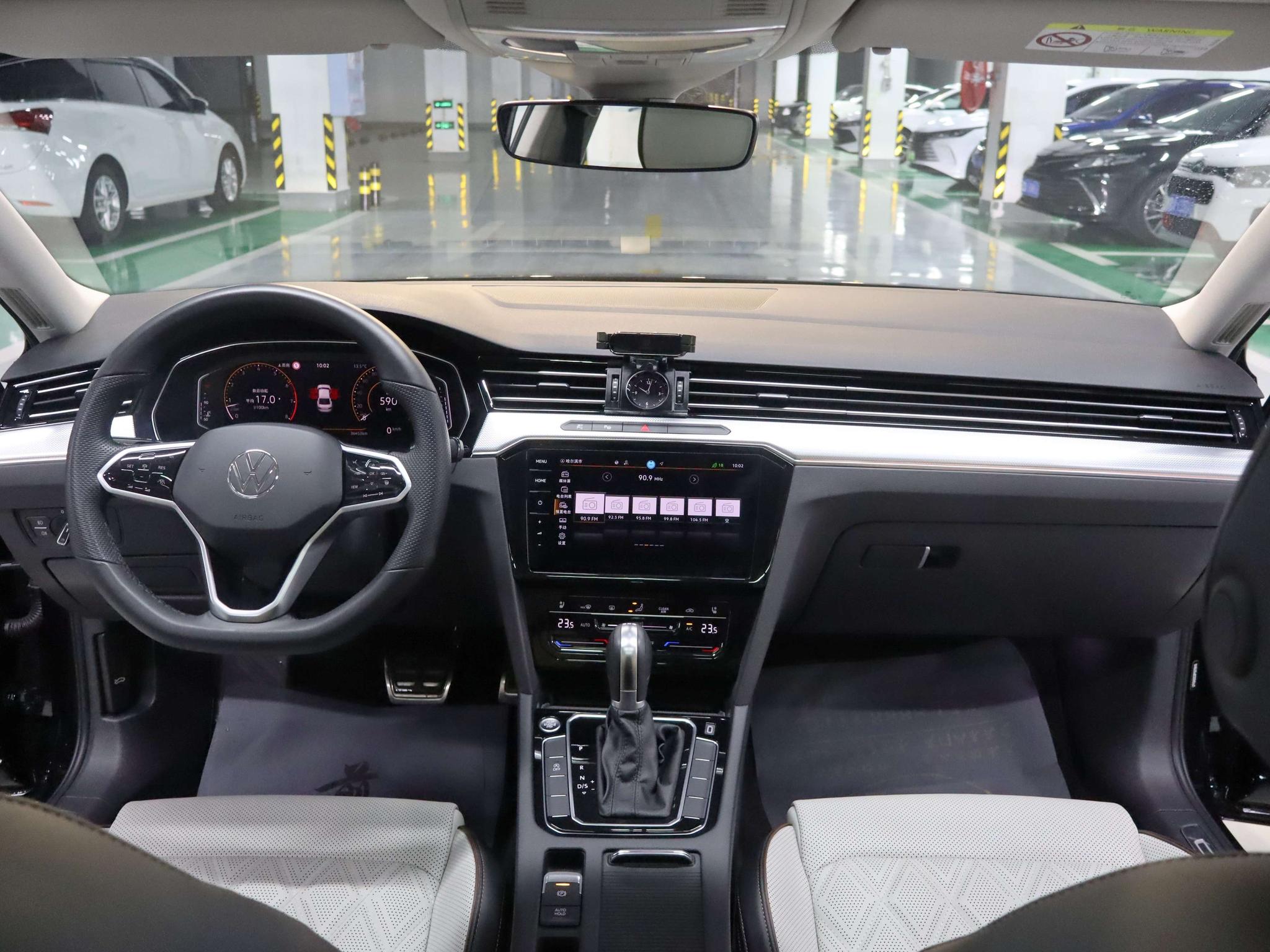 Volkswagen Passat 2023, фото 6