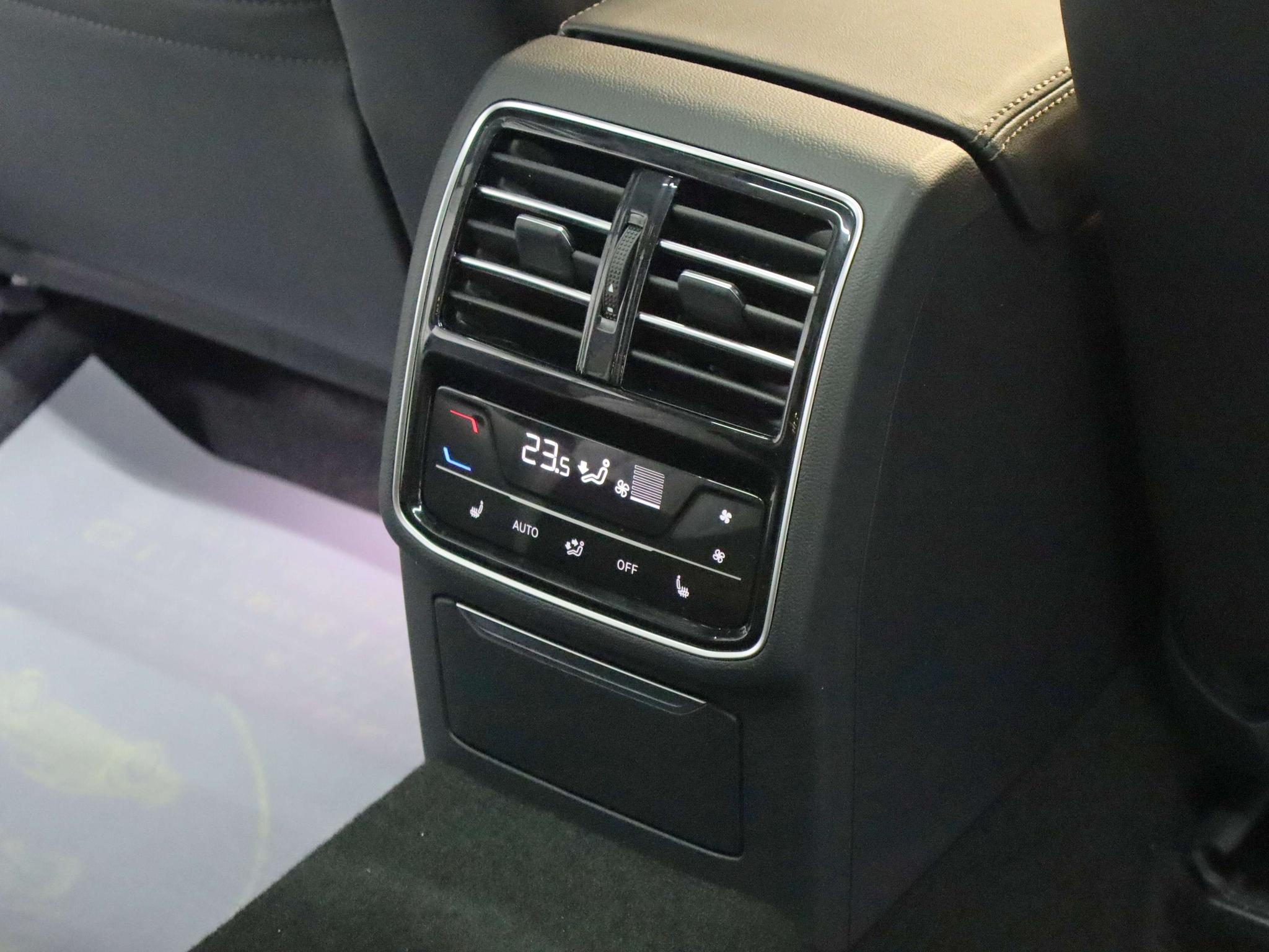 Volkswagen Passat 2023, фото 16