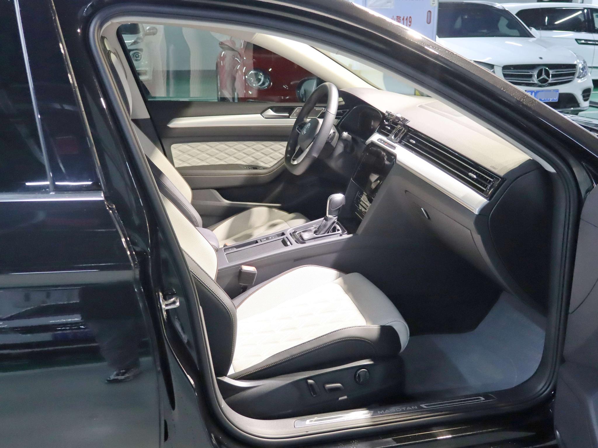 Volkswagen Passat 2023, фото 17