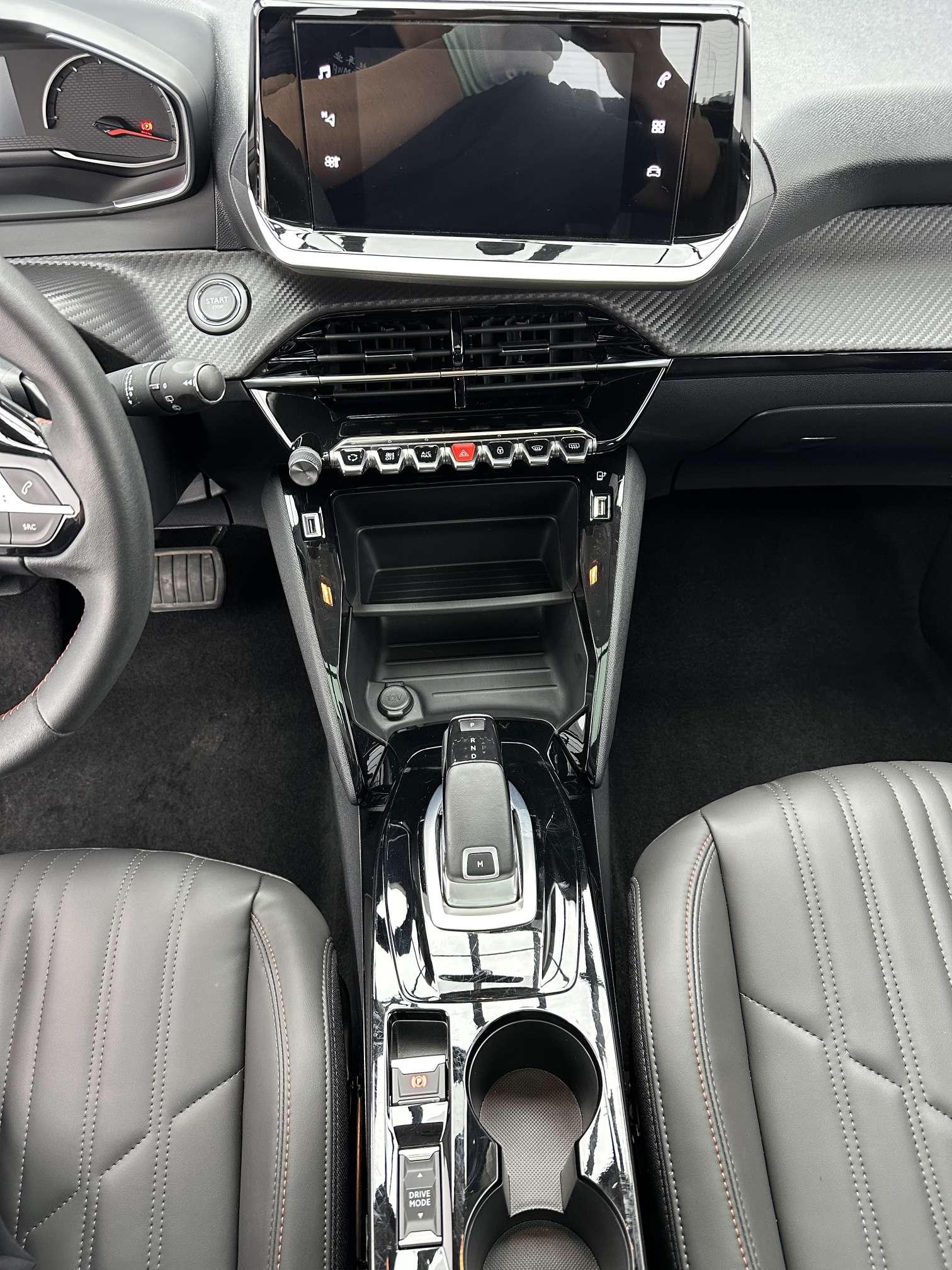 Peugeot 2008 2022, фото 15