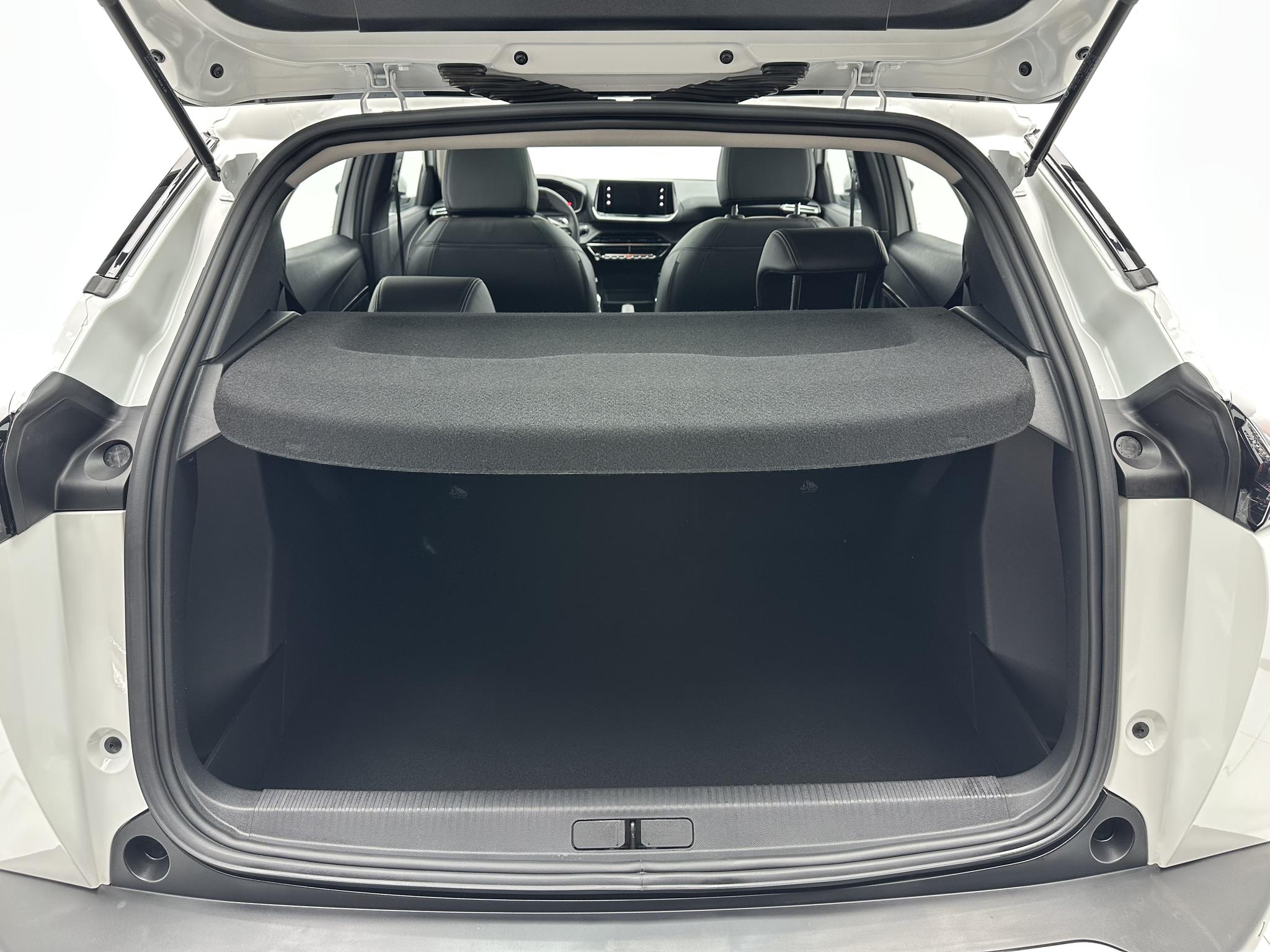 Peugeot 2008 2022, фото 17